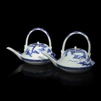 A Pair of Japanese Hirado Blue and White Sake Pots, Late Edo to Meiji Period — 日本江戶-明治時代 平戶燒青花酒壺兩支