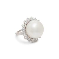 CULTURED SOUTH SEA PEARL AND DIAMOND RING