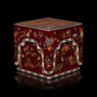 An Unusual Japanese Lacquer Box and Cover, Edo Period, 18th/Early 19th Century — 日本江戶時代 朱漆描金嵌螺鈿蓋盒
