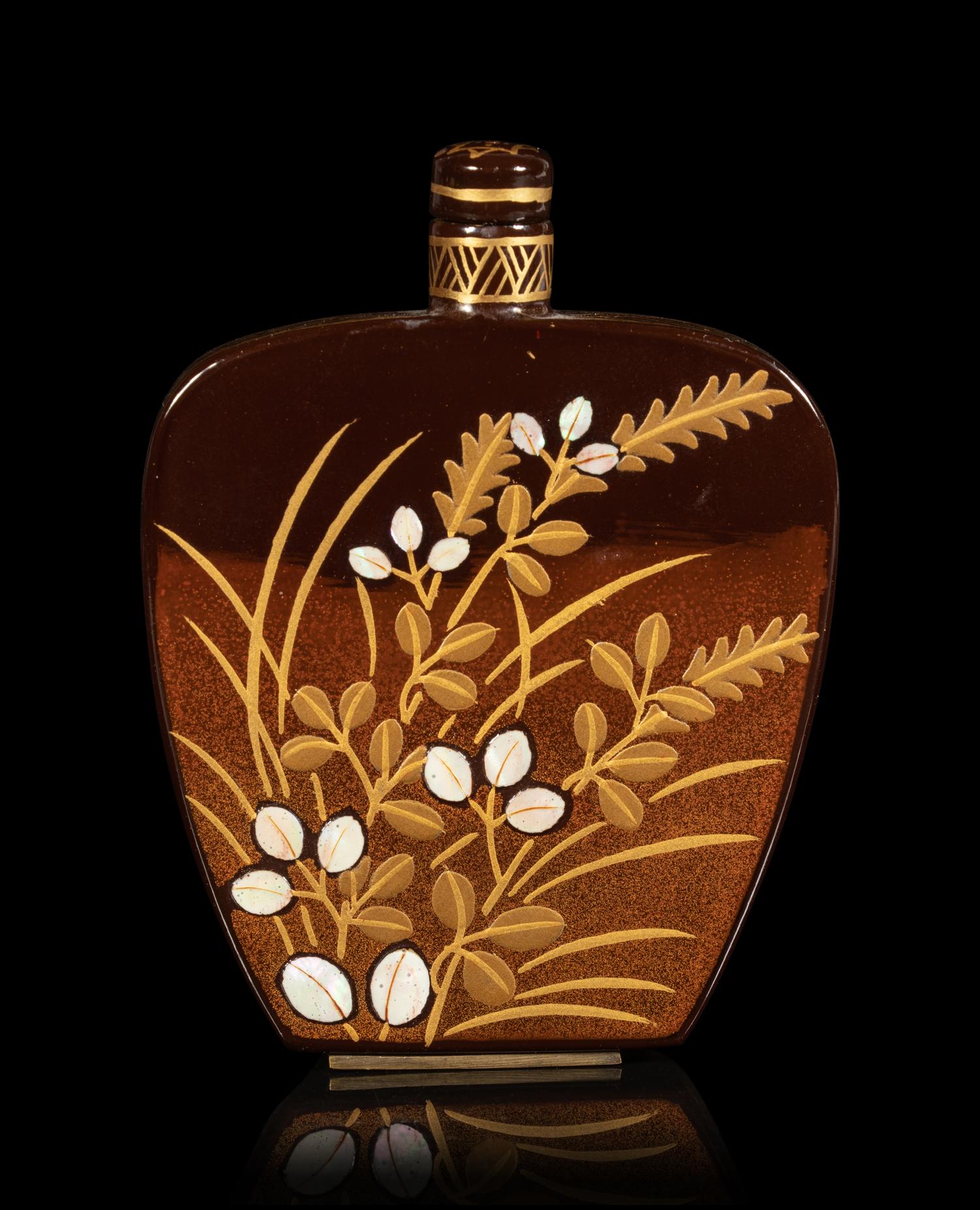 A Embellished Lacquer Snuff Bottle