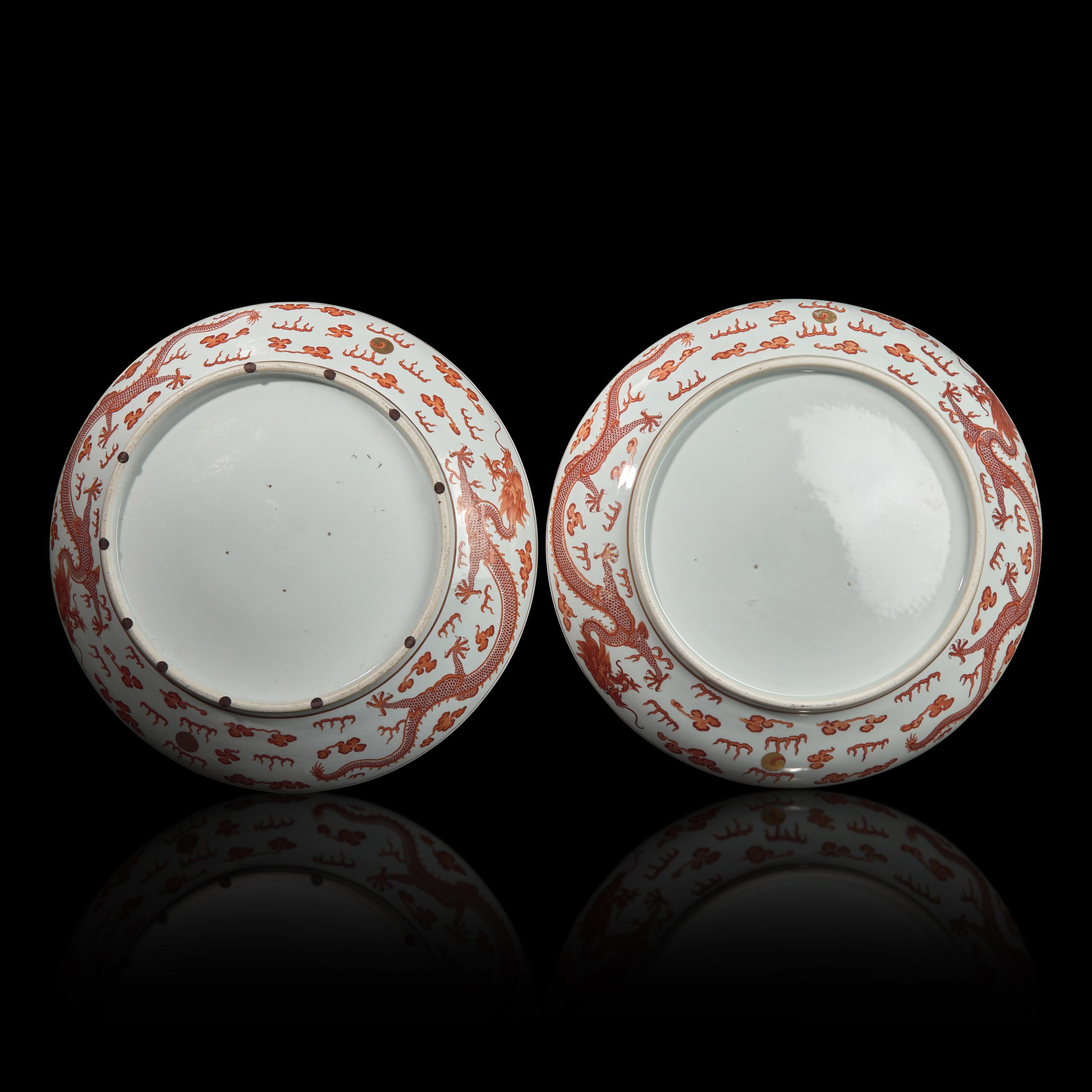 A Pair of Large Chinese Iron-Red Decorated 'Dragons' Chargers, Late Qing Dynasty 清晚期 礬紅彩龍戲珠賞盤一對