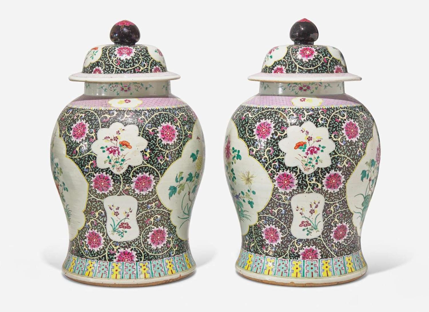 A pair of Chinese famille rose-decorated black ground jars and covers, Qing dynasty 粉彩墨地大蓋罐一對 清