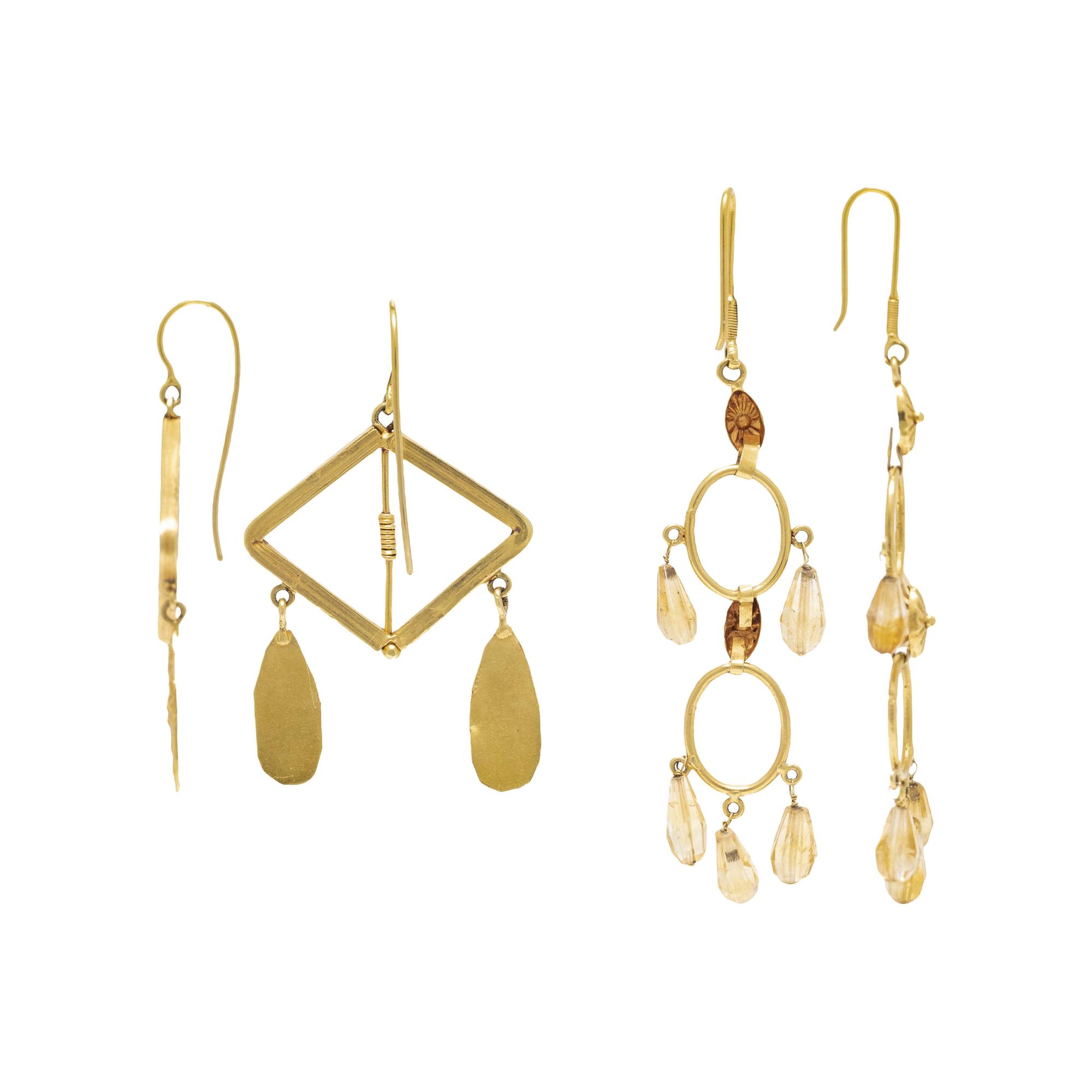 COLLECTION OF YELLOW GOLD EARRINGS