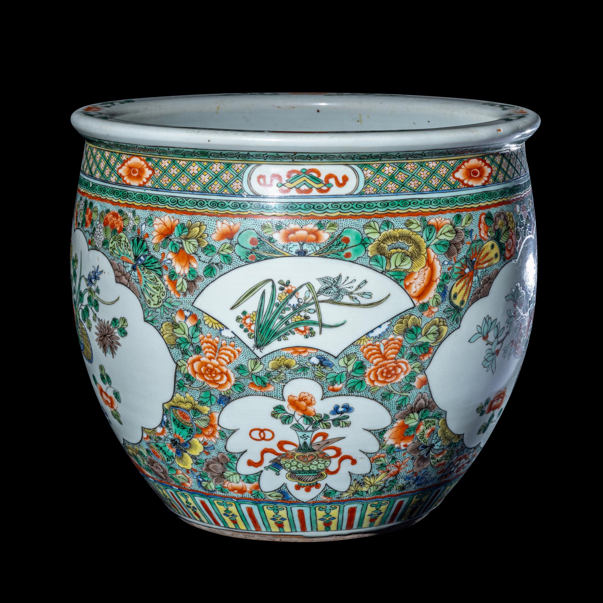 A Chinese Famille Verte Porcelain Fish Pot