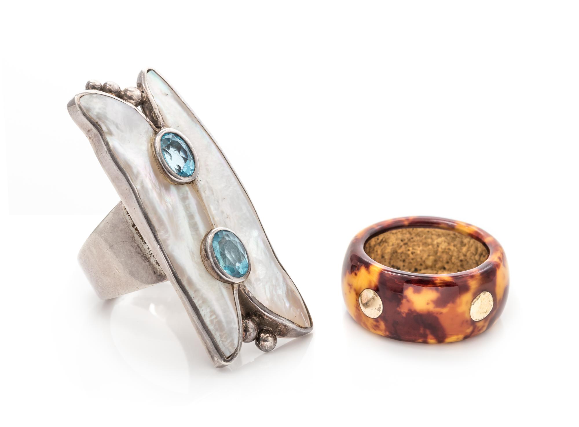 A Collection of Sterling Silver, Mother-of-Pearl, Resin and Blue Gemstone Rings, 17.50 dwts.