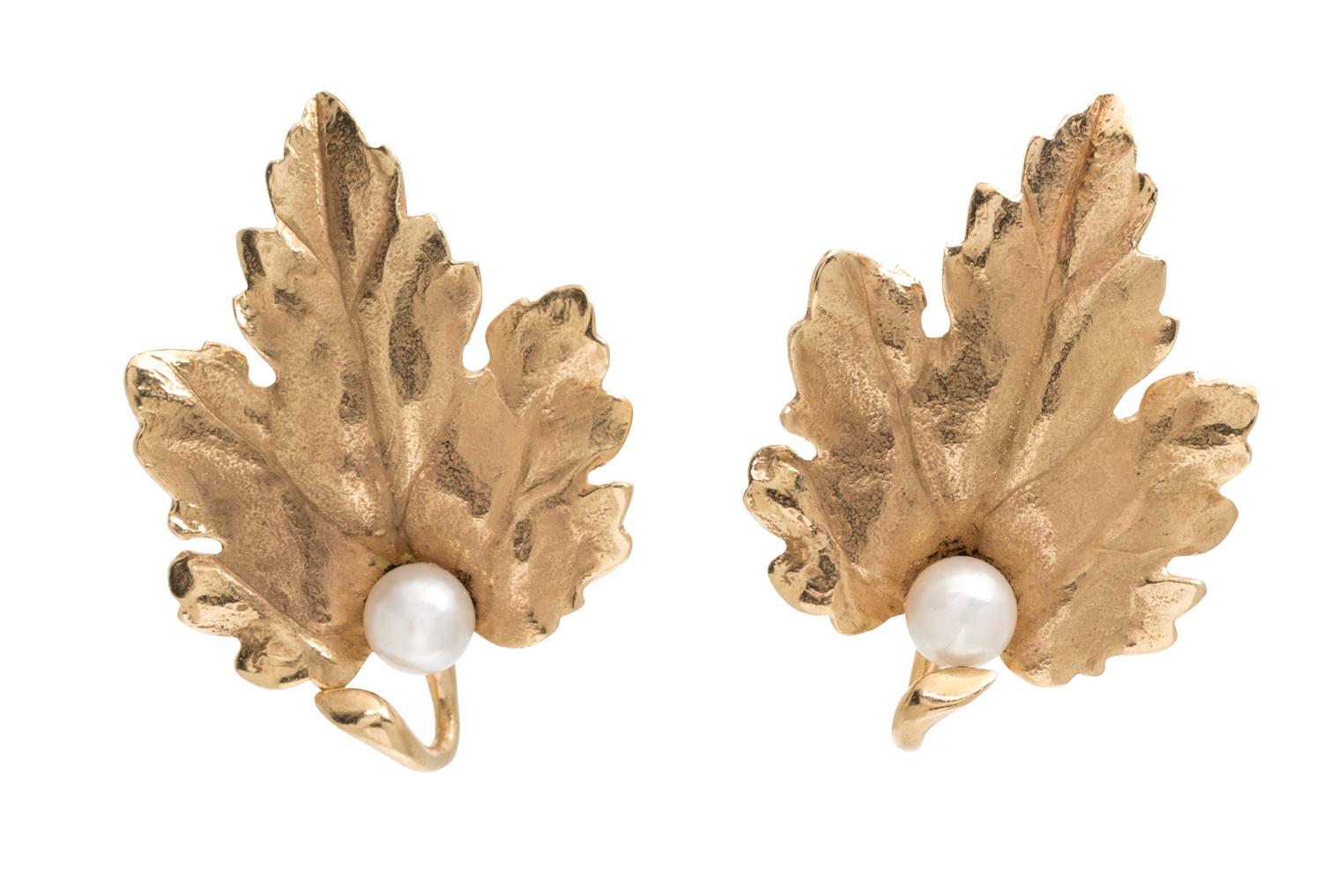 A 14 Karat Yellow Gold and Cultured Pearl Maple Leaf Motif Demi Parure, 15.40 dwts.