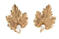 A 14 Karat Yellow Gold and Cultured Pearl Maple Leaf Motif Demi Parure, 15.40 dwts.