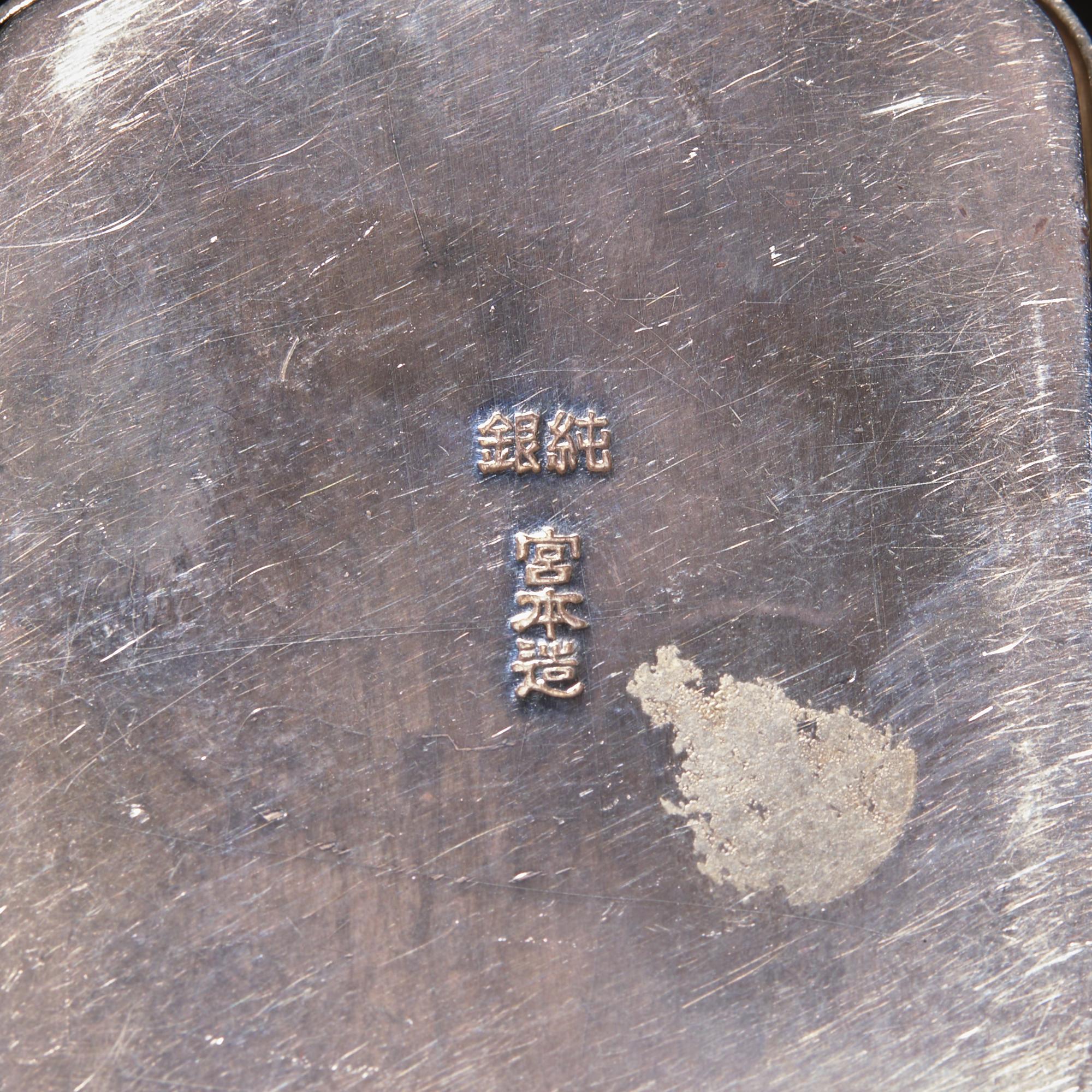Two Japanese Silver Imperial Presentation Bonbonnières, Early-Mid 20th Century — 日本近代 御制銀糖果盒兩只