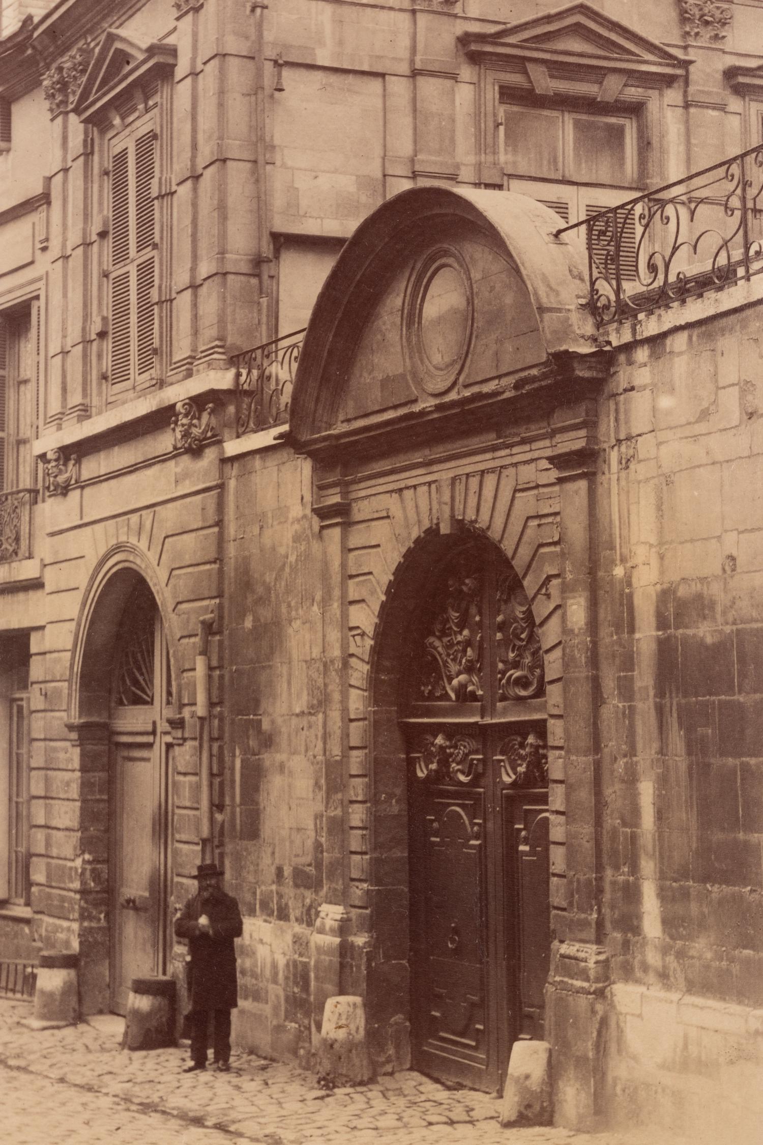 A pair of photographs depicting scenes in Rouen ( Rouen-rue du Moulinet 7 ; Maison, rue Saint-Romain [Rouen] )