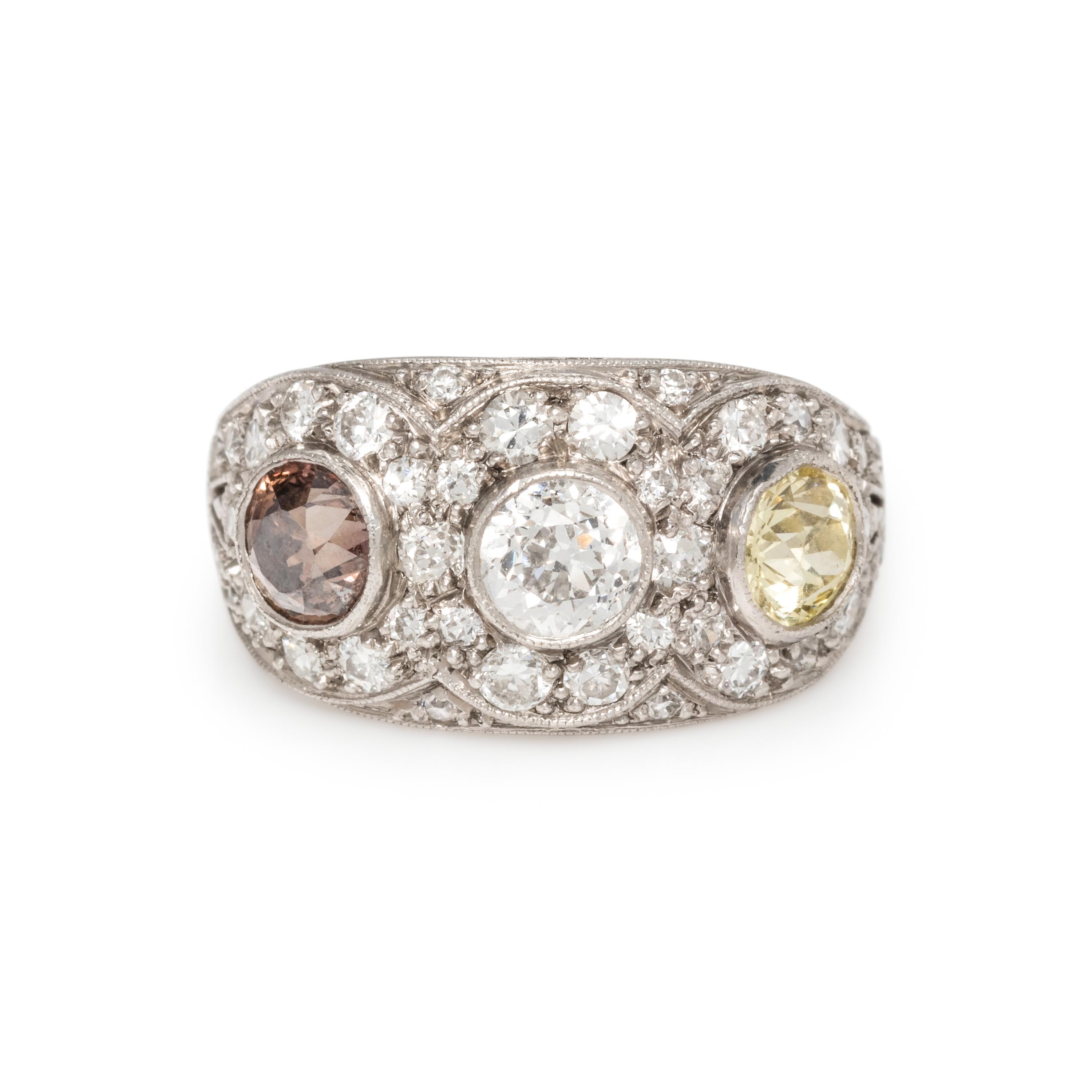 DIAMOND AND COLORED DIAMOND RING