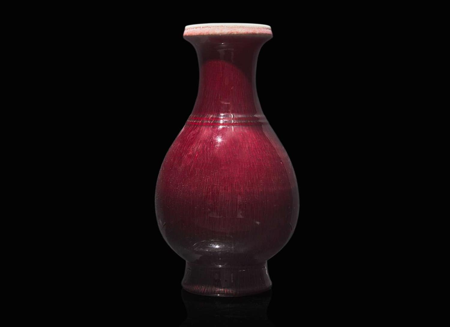 A Chinese copper-red glazed porcelain vase 釉裡紅瓷瓶
