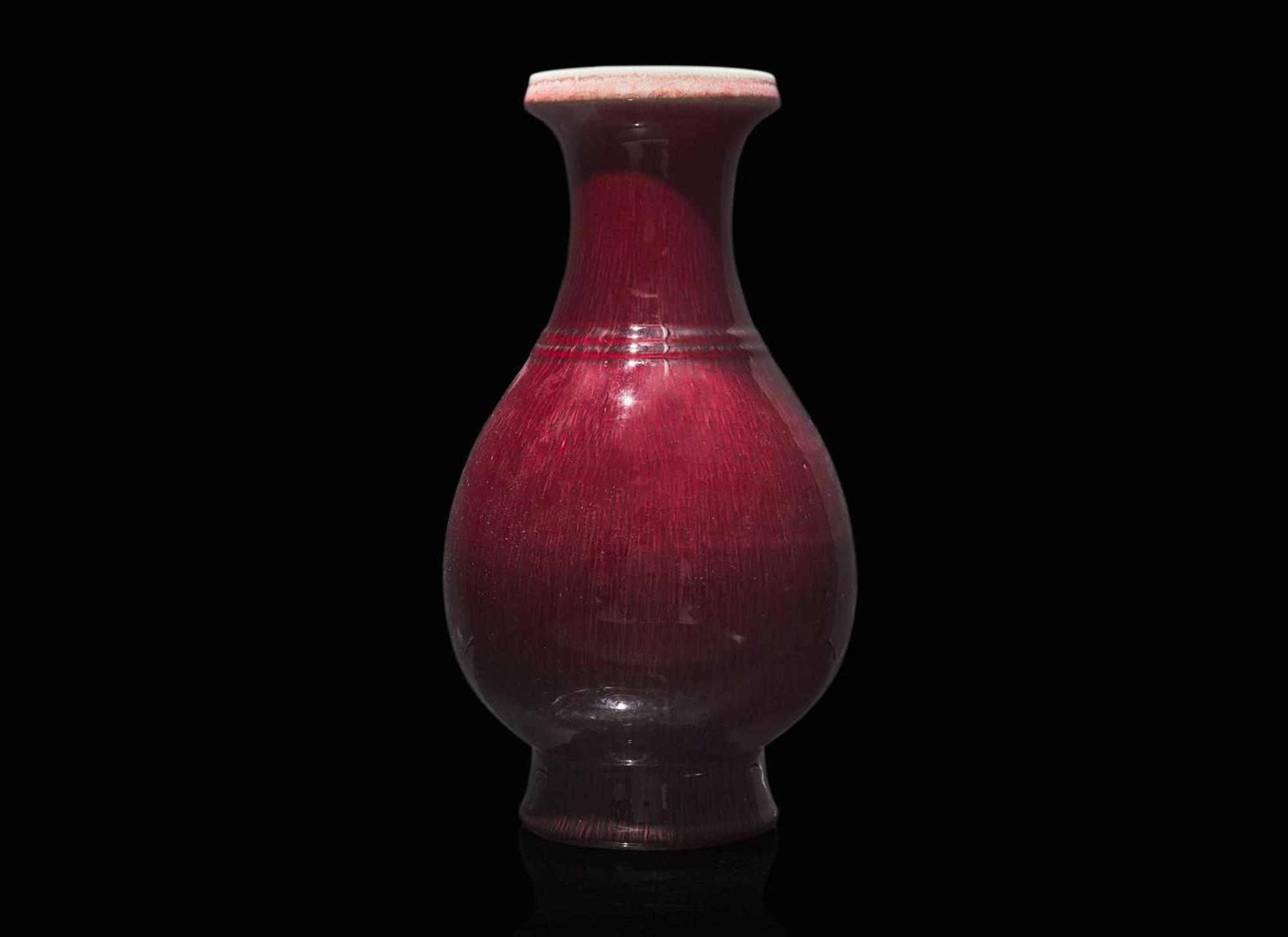 A Chinese copper-red glazed porcelain vase 釉裡紅瓷瓶