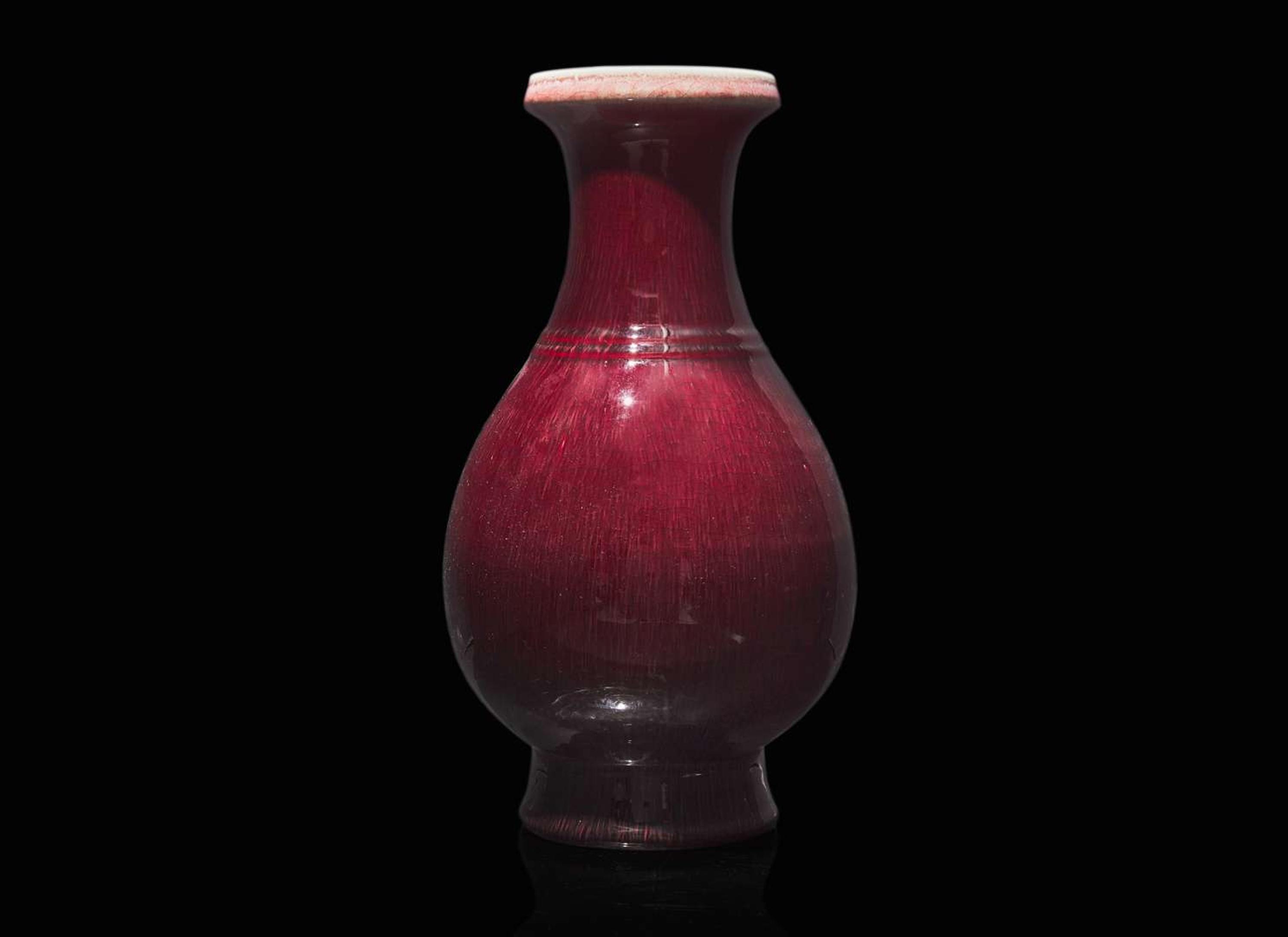 A Chinese copper-red glazed porcelain vase 釉裡紅瓷瓶