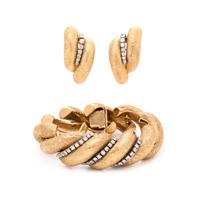 YELLOW GOLD AND DIAMOND SET