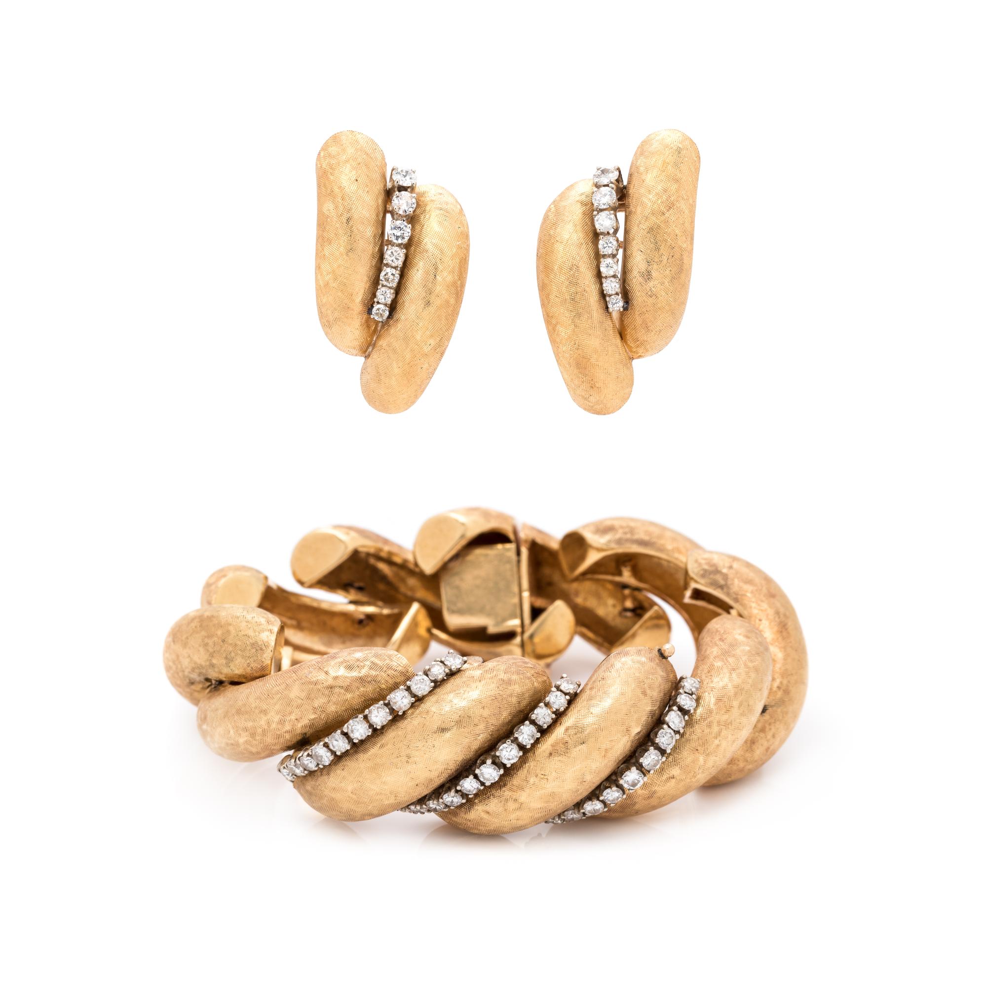YELLOW GOLD AND DIAMOND SET