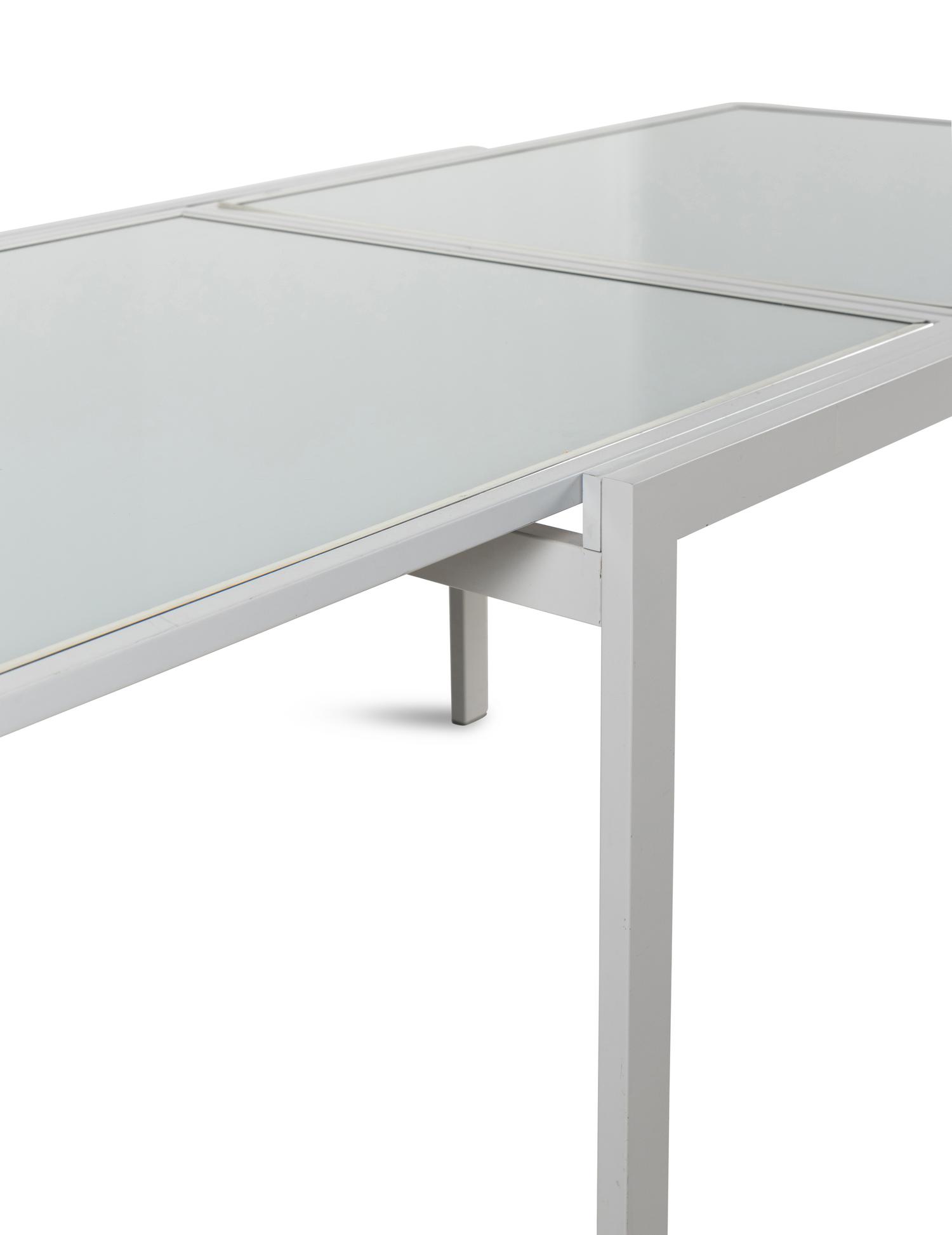 An Extendable Dining Table