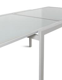 An Extendable Dining Table