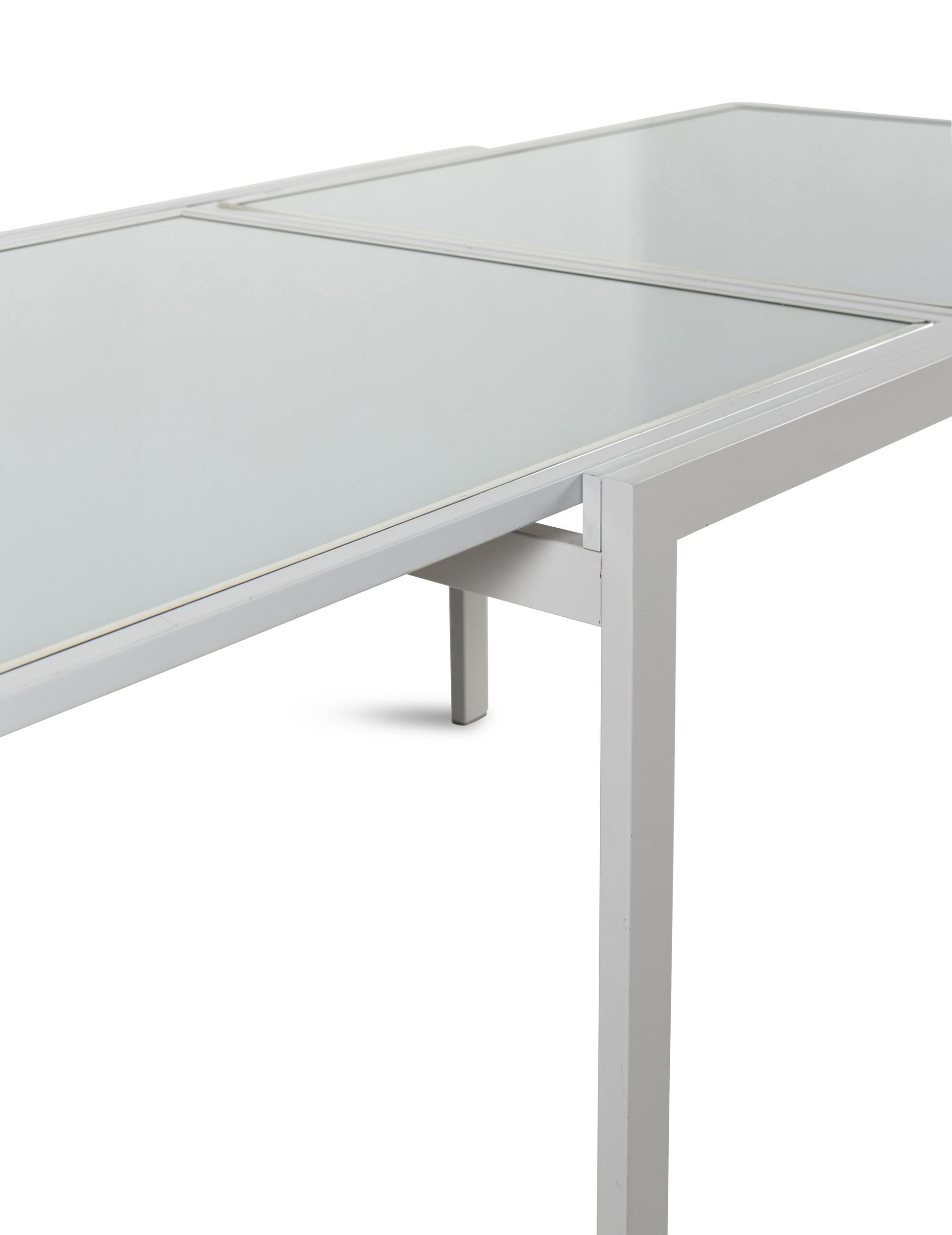 An Extendable Dining Table