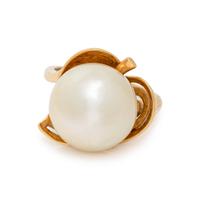 YELLOW GOLD AND CULTURED SOUTH SEA PEARL RING