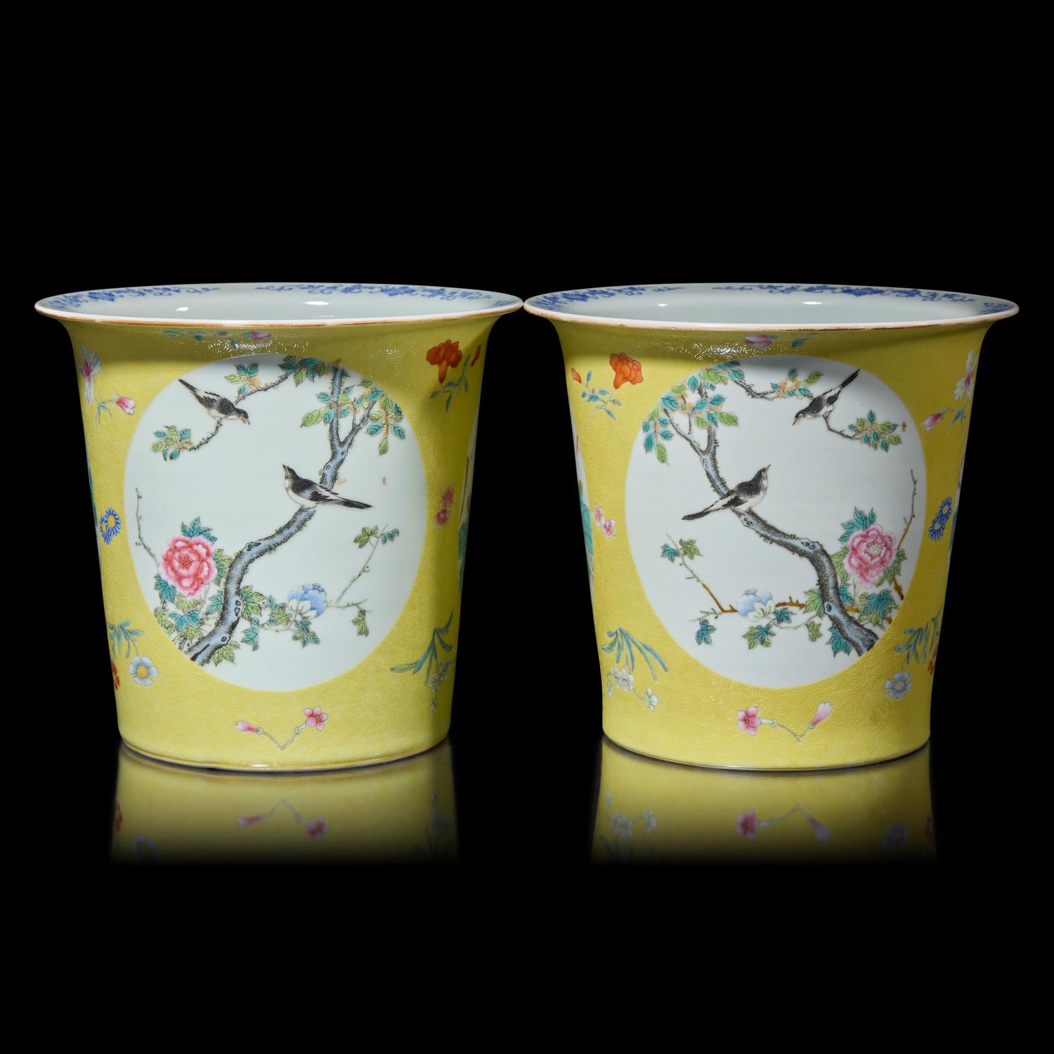 A Pair of Chinese Sgraffito Yellow Ground Famille Rose Porcelain Planters, 20th Century 近代 軋道黃地粉彩花鳥圖花盆一對
