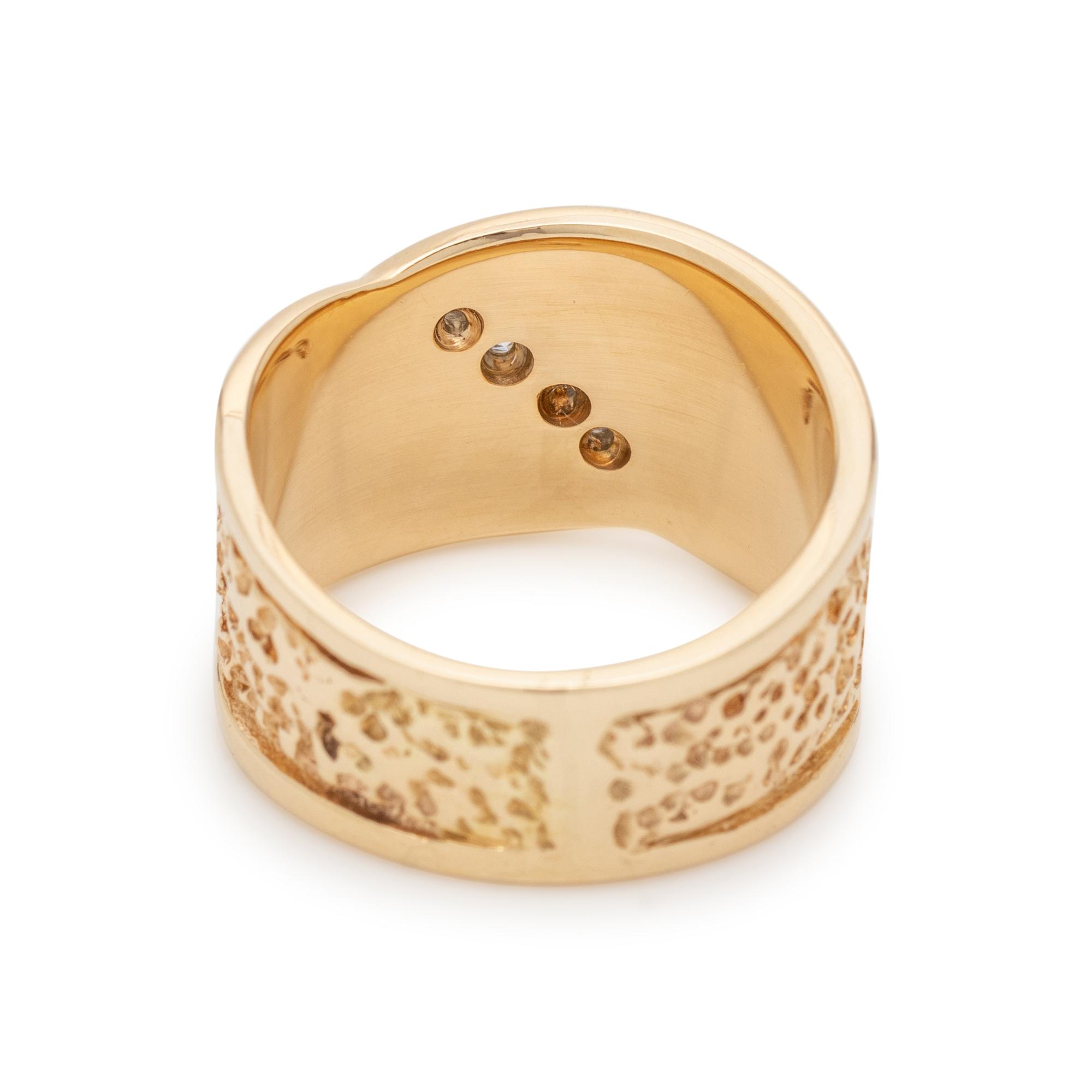 YELLOW GOLD AND DIAMOND RING