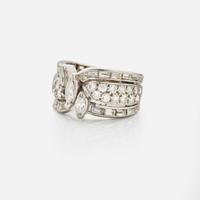 A Ladies 18K White Gold and Diamond Ring