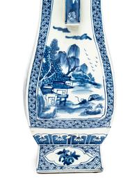 A Pair of Chinese Export Porcelain Vases