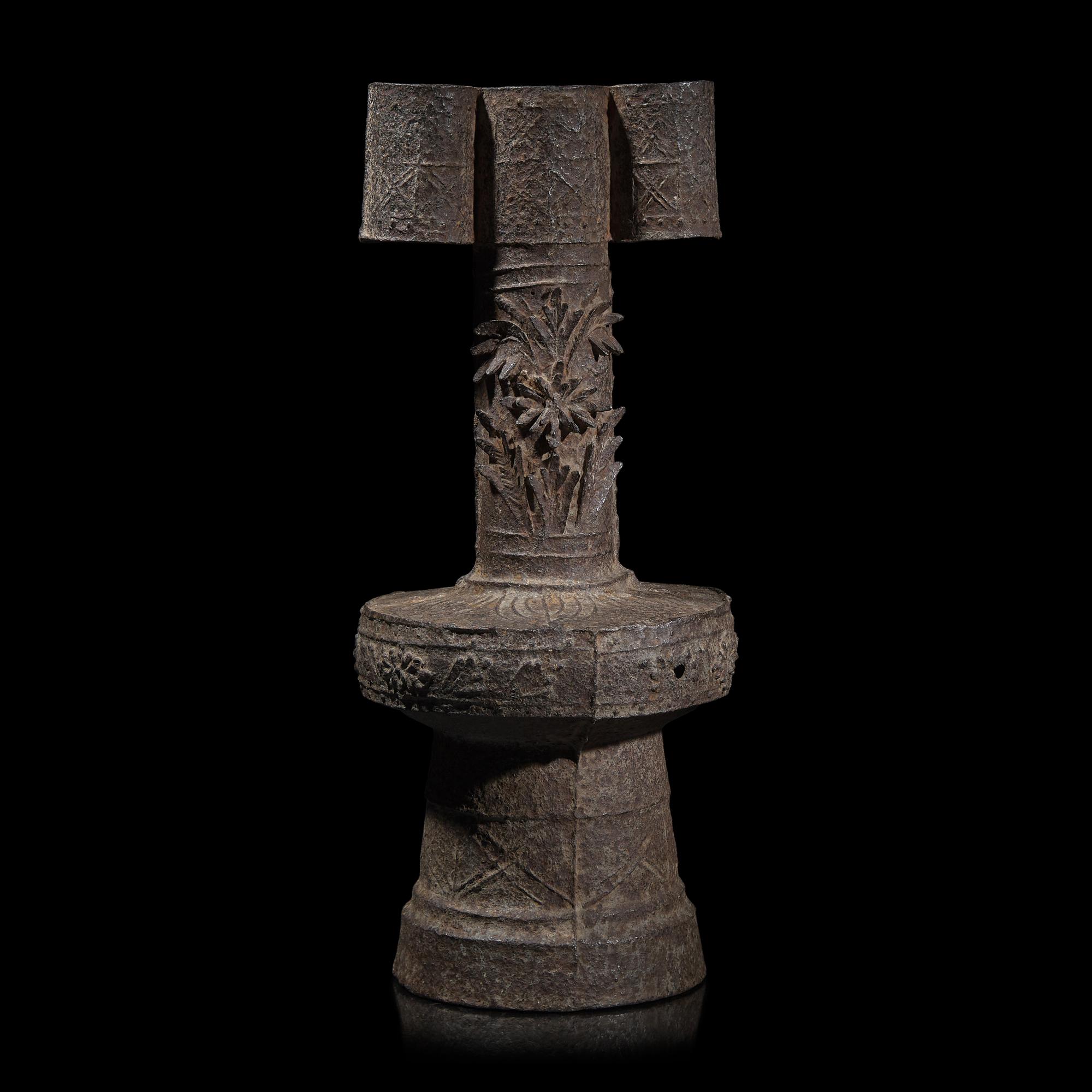 A Rare Chinese Cast Iron "Arrow Vase", Touhu, Yuan-Ming Dynasty 元-明 鑄鐵植物紋投壺