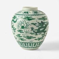 A Chinese green-enameled "Dragon" jar 龍紋加彩罐 Kangxi mark ???