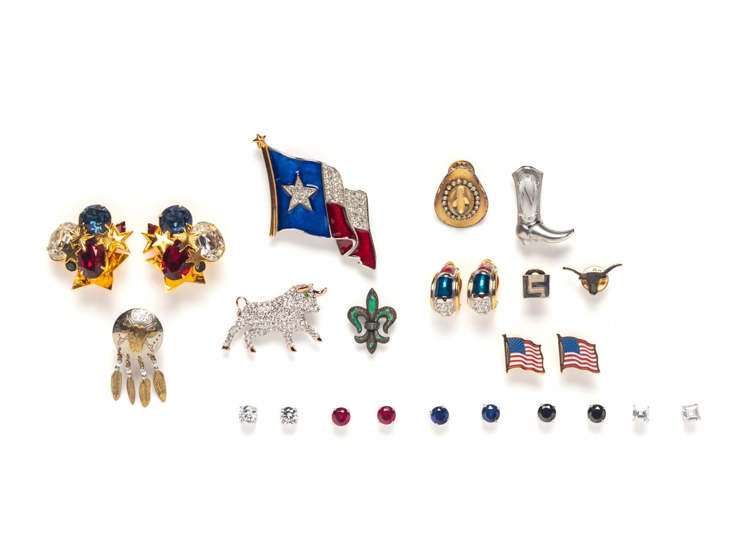 THIRTEEN WESTERN-THEMED JEWELRY PIECES