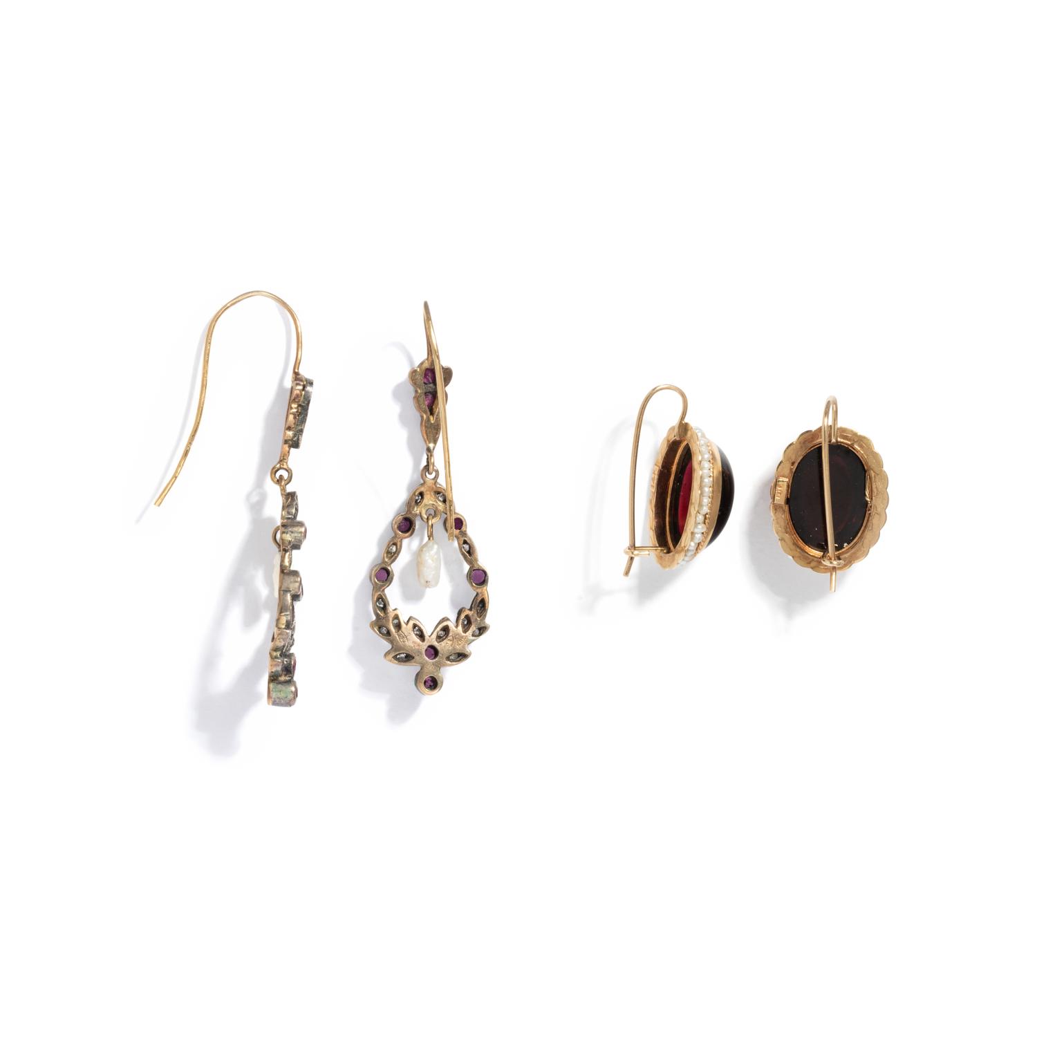 COLLECTION OF YELLOW GOLD AND GEMSTONE EARRINGS