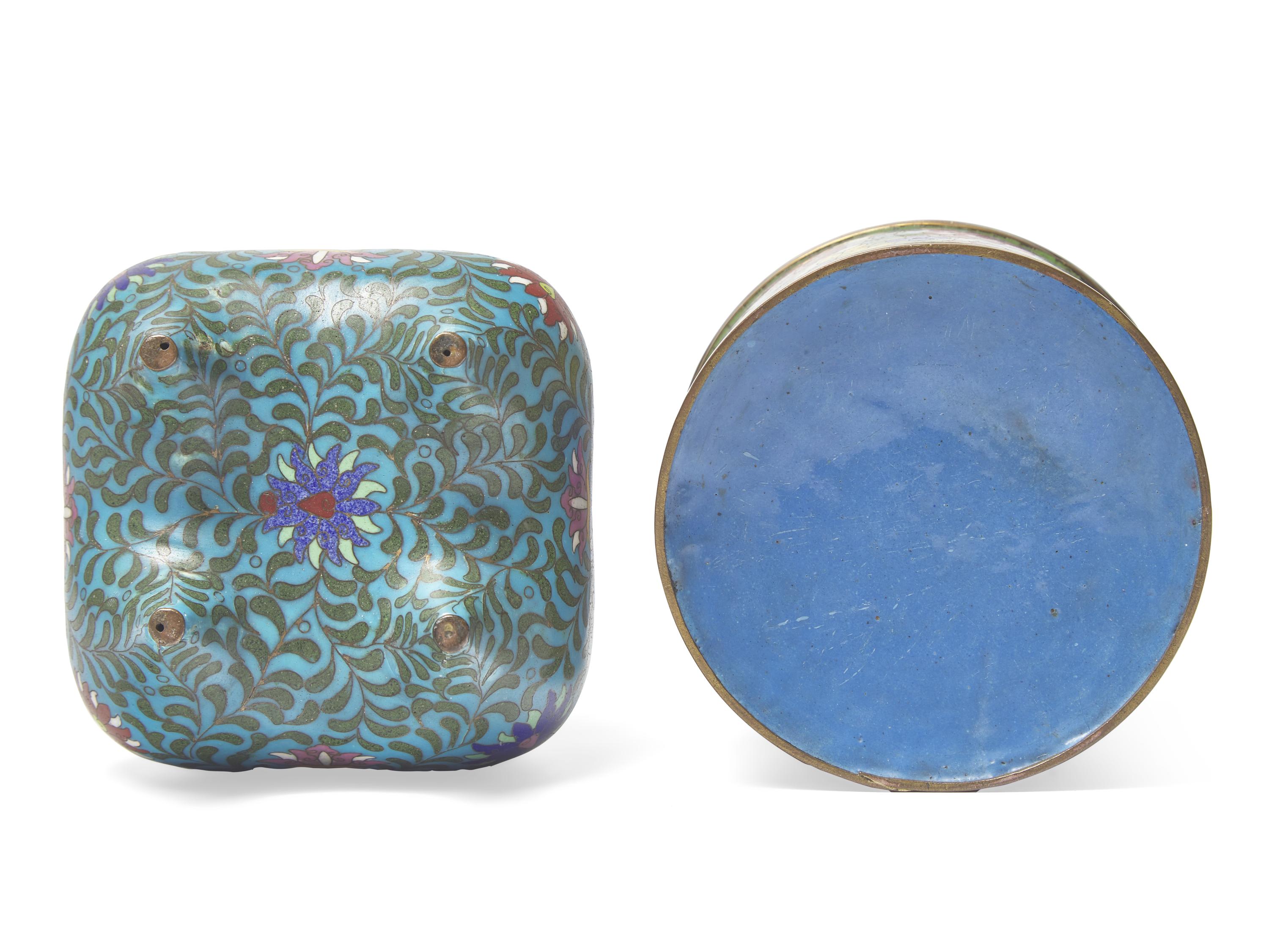Two Chinese Cloisonne Enamel Articles, 20th Century 近代 掐絲琺琅雙耳爐及烟盒