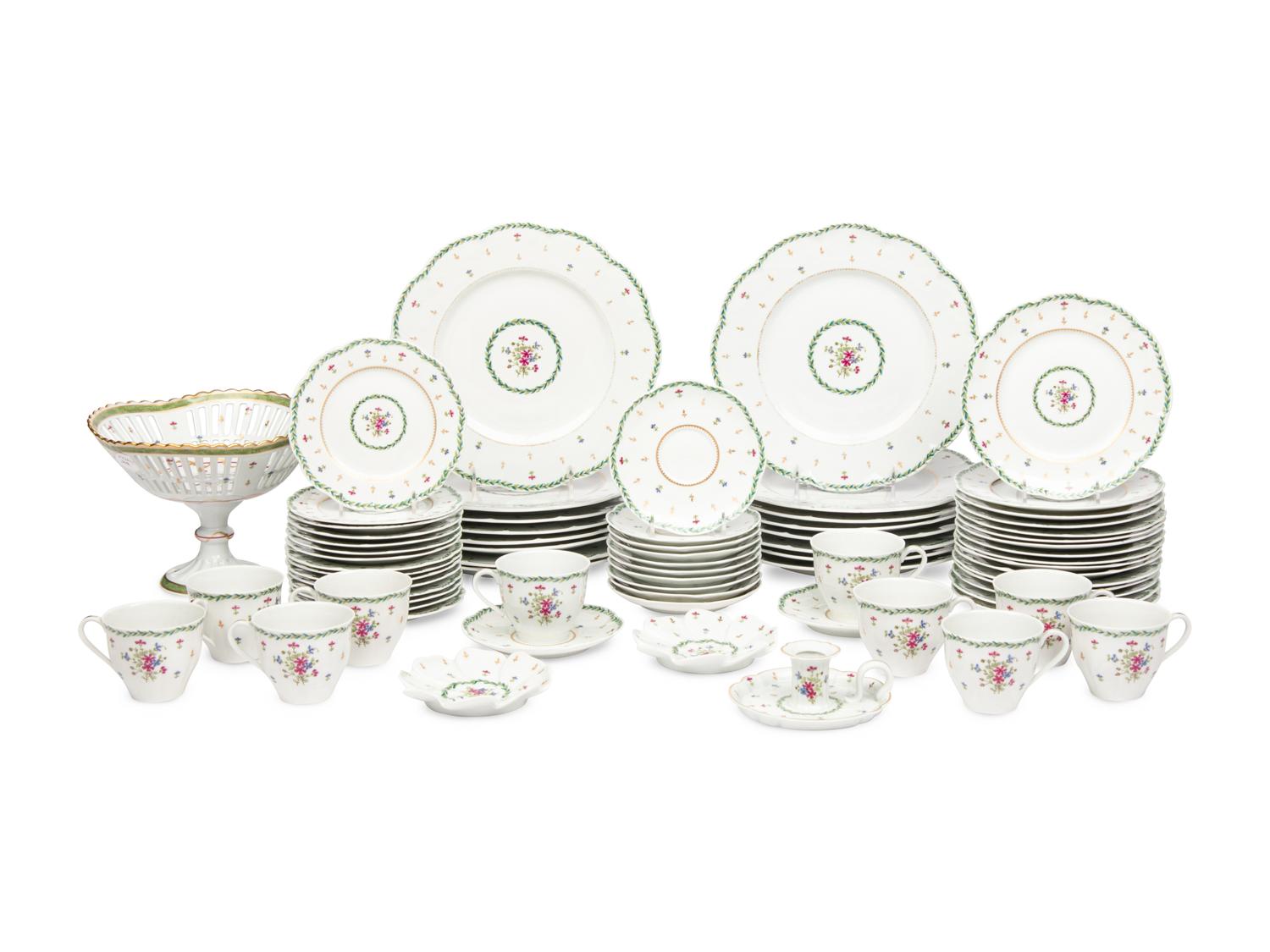 A Haviland Toulon Porcelain Dinner Service
