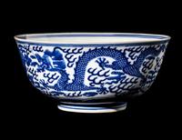A Chinese Blue and White Porcelain 'Dragon' Bowl