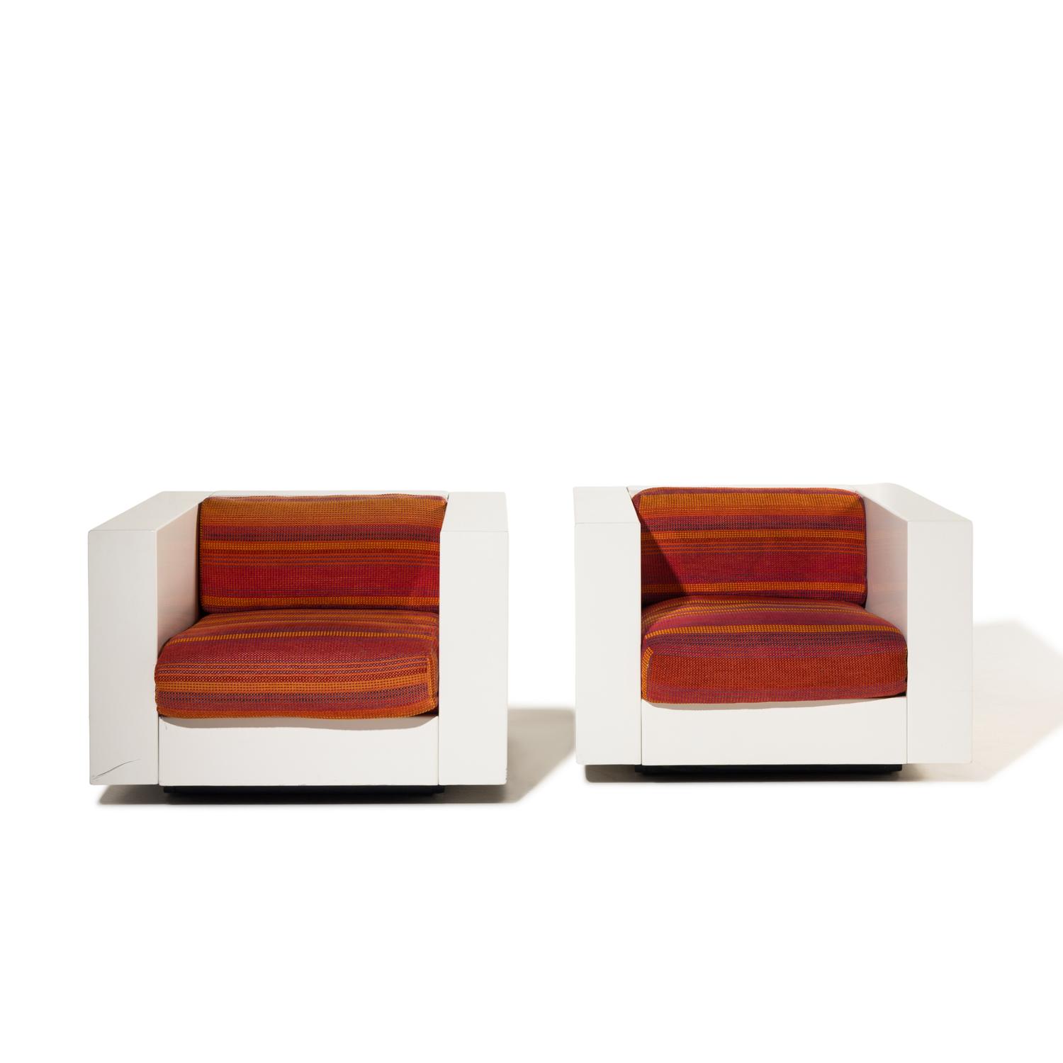 Pair of Saratoga cube chairs Stendig