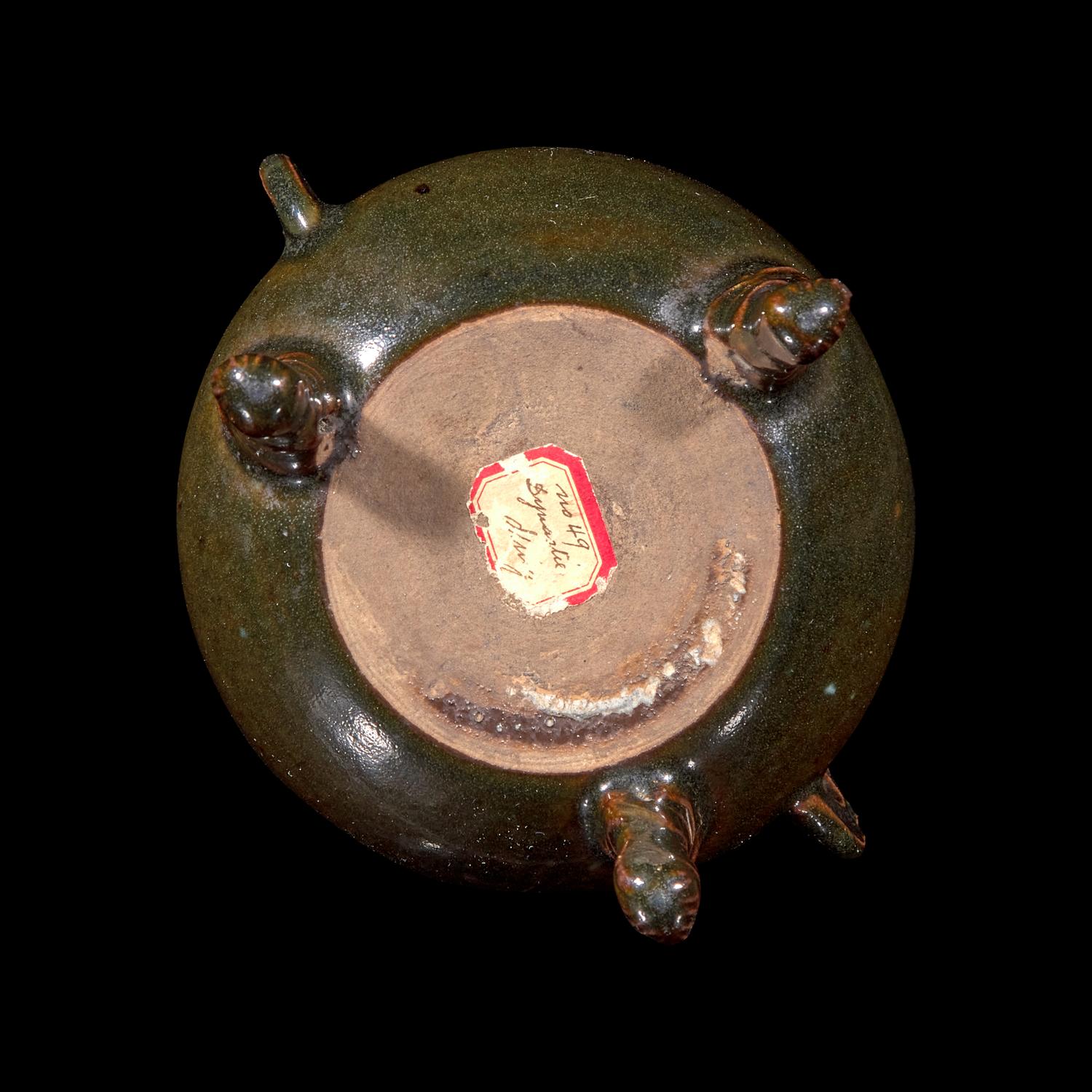 A Chinese Green Glazed Tripod Censer, Qing Dynasty 清 綠釉三足爐