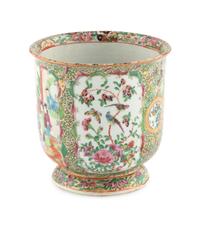 A Chinese Export Rose Medallion Porcelain Ice Bucket