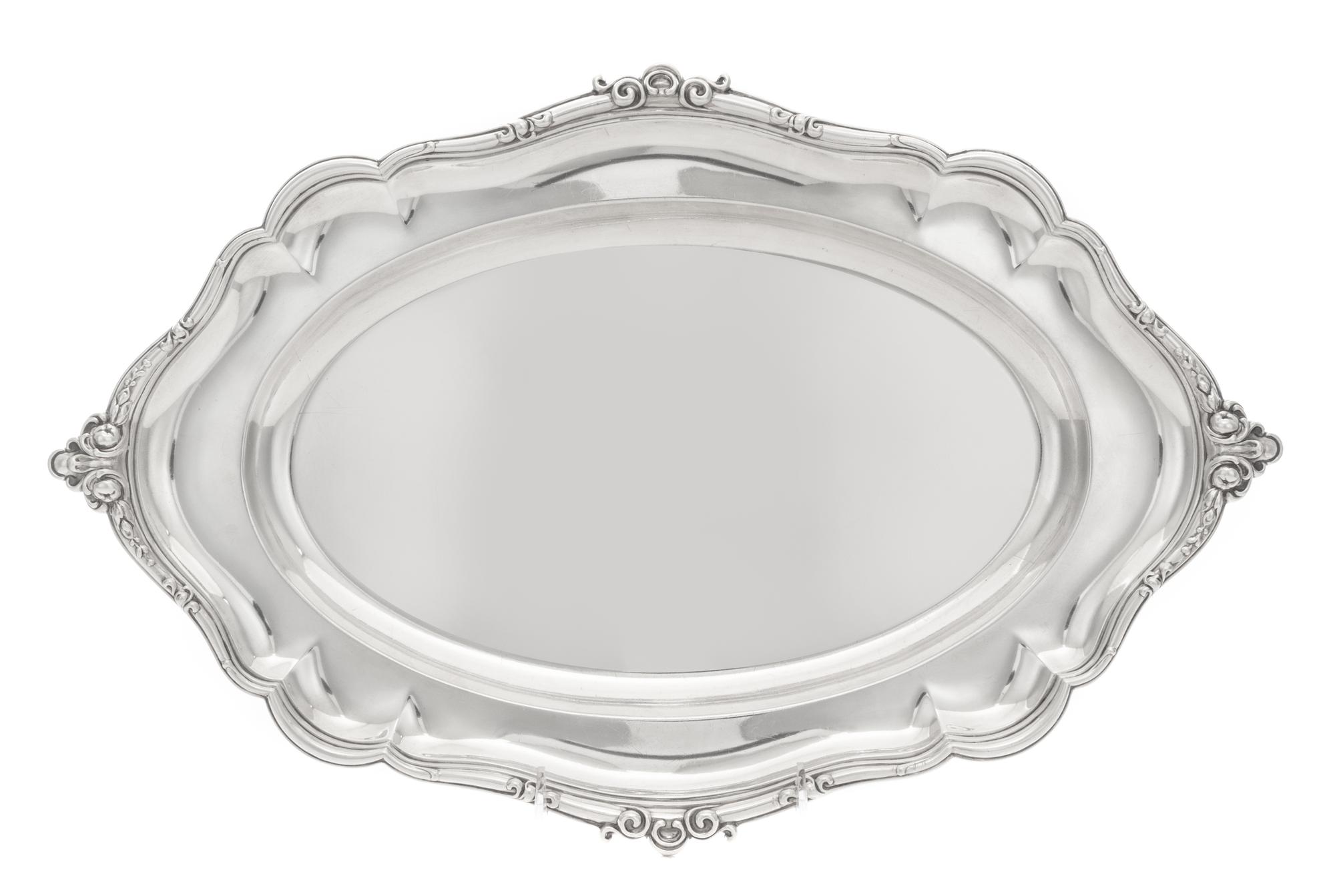 An American Silver Meat Platter, International Silver Co., Meriden, CT, 20th Century, of shaped oval form.