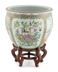 A Chinese Export Rose Medallion Porcelain Jardinière