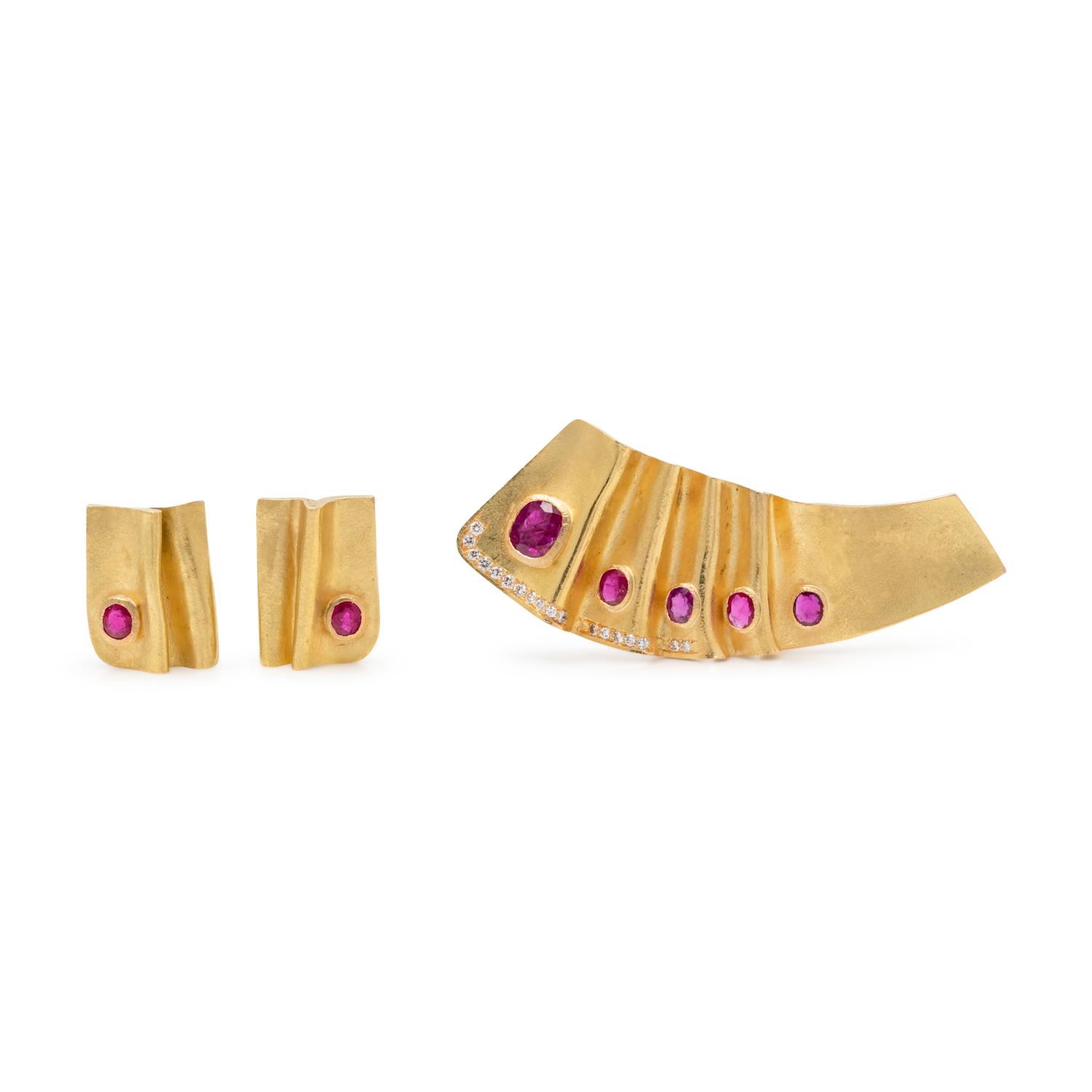 YELLOW GOLD AND RUBY SET
