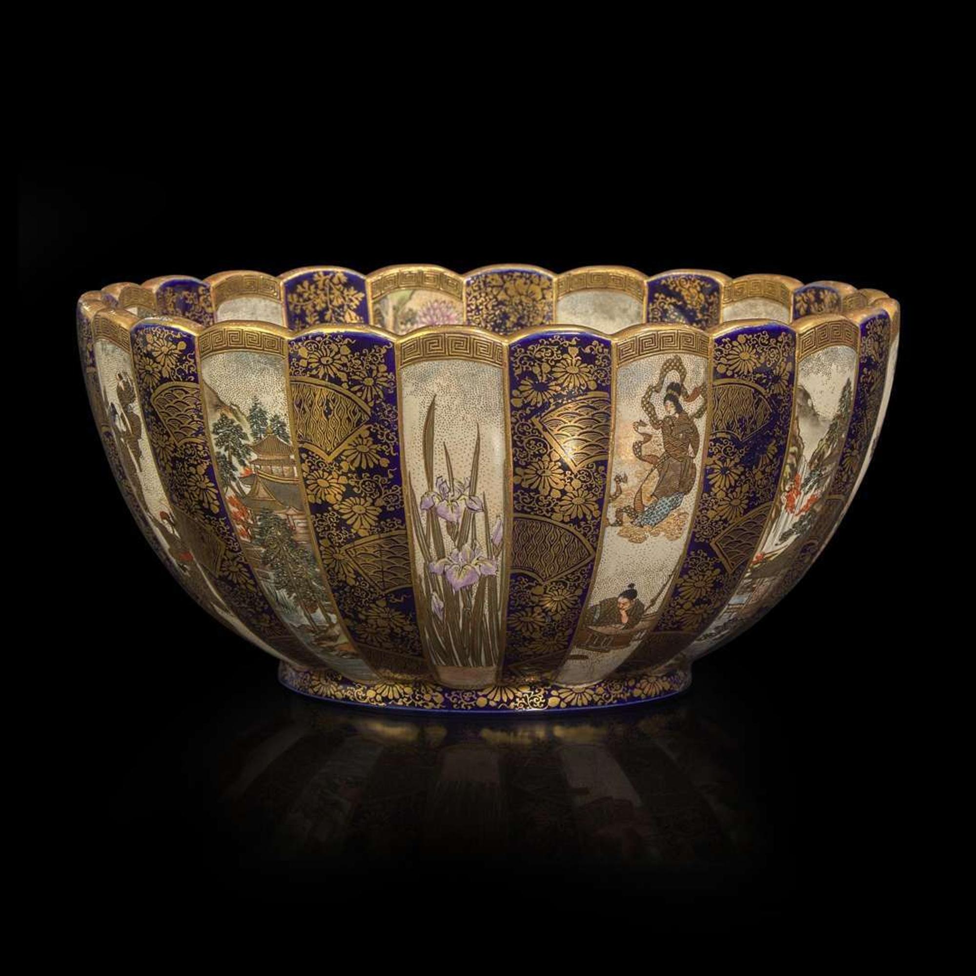 A well-decorated Satsuma lobed bowl, Hodada 萨摩烧花瓣碗 Meiji period ??