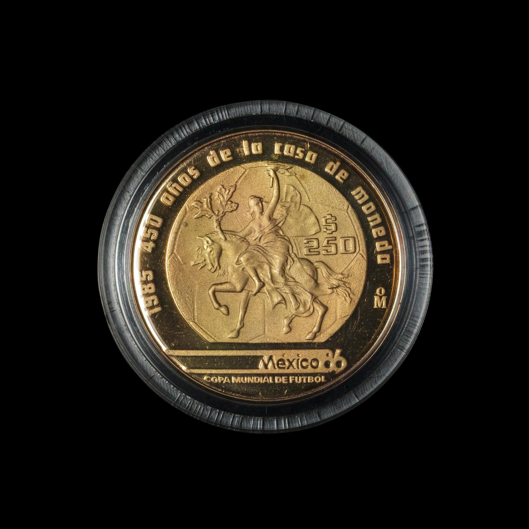 [MEXICO] A 1986 World Cup Commemorative 250 Peso Gold Proof