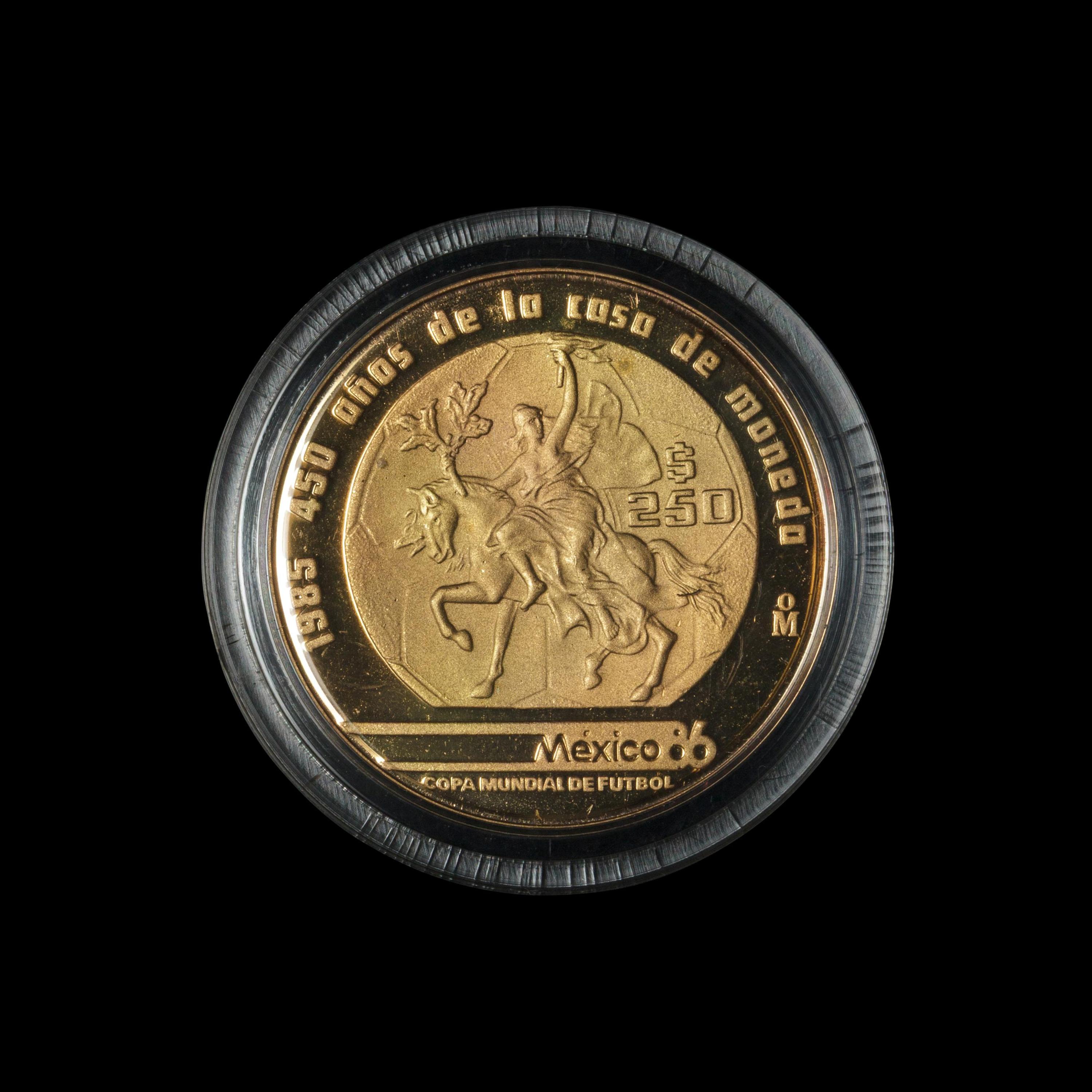 [MEXICO] A 1986 World Cup Commemorative 250 Peso Gold Proof