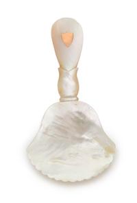 A Palais Royal Mother-of-Pearl Caviar Spoon, , having a scallop-form bowl, the handle with an inset git-metal shield cartouche.