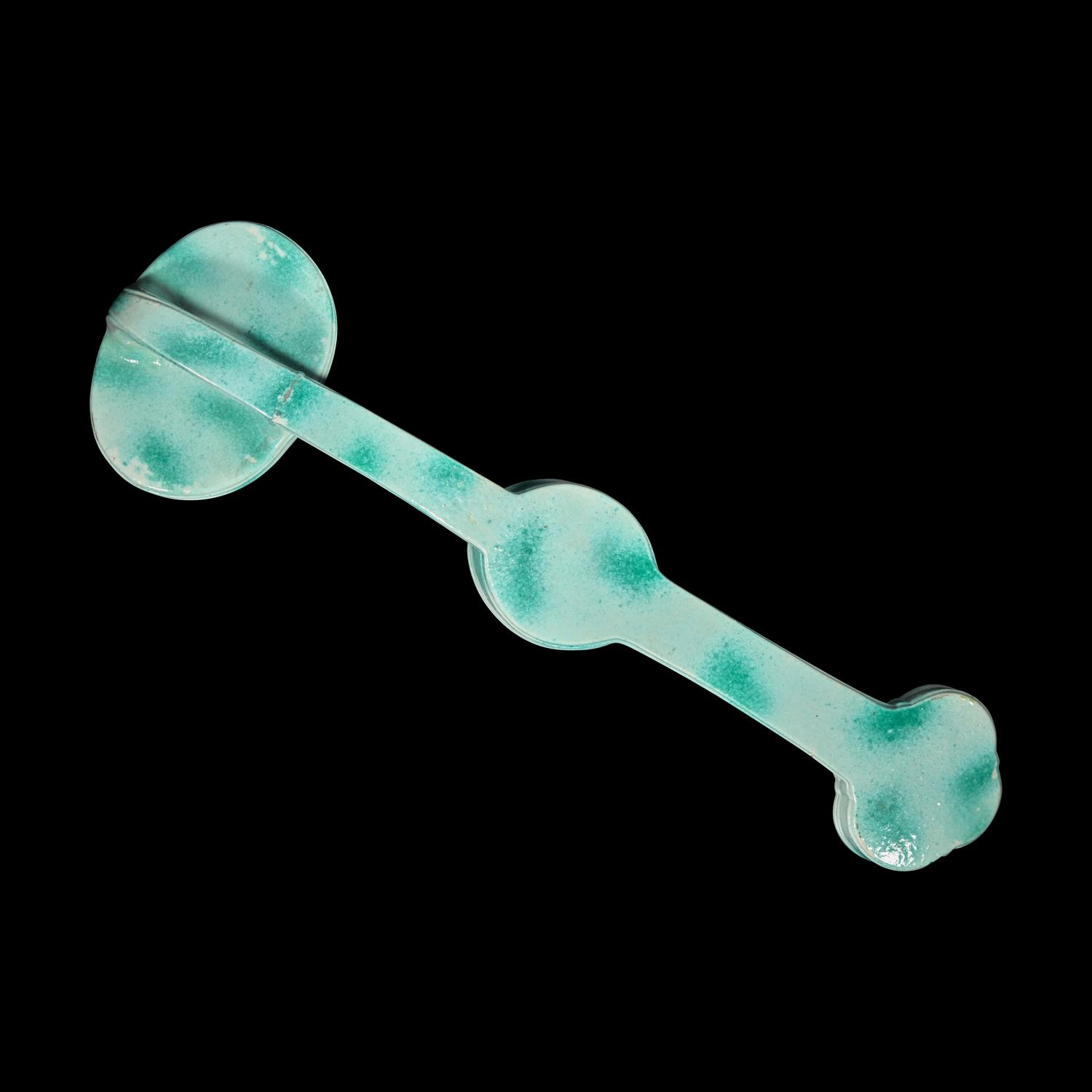 A Chinese Porcelain Imitating Jadeite Ruyi Scepter, Late Qing/Republic Period 晚清-民國 仿翡翠釉雲蝠雙喜紋瓷如意