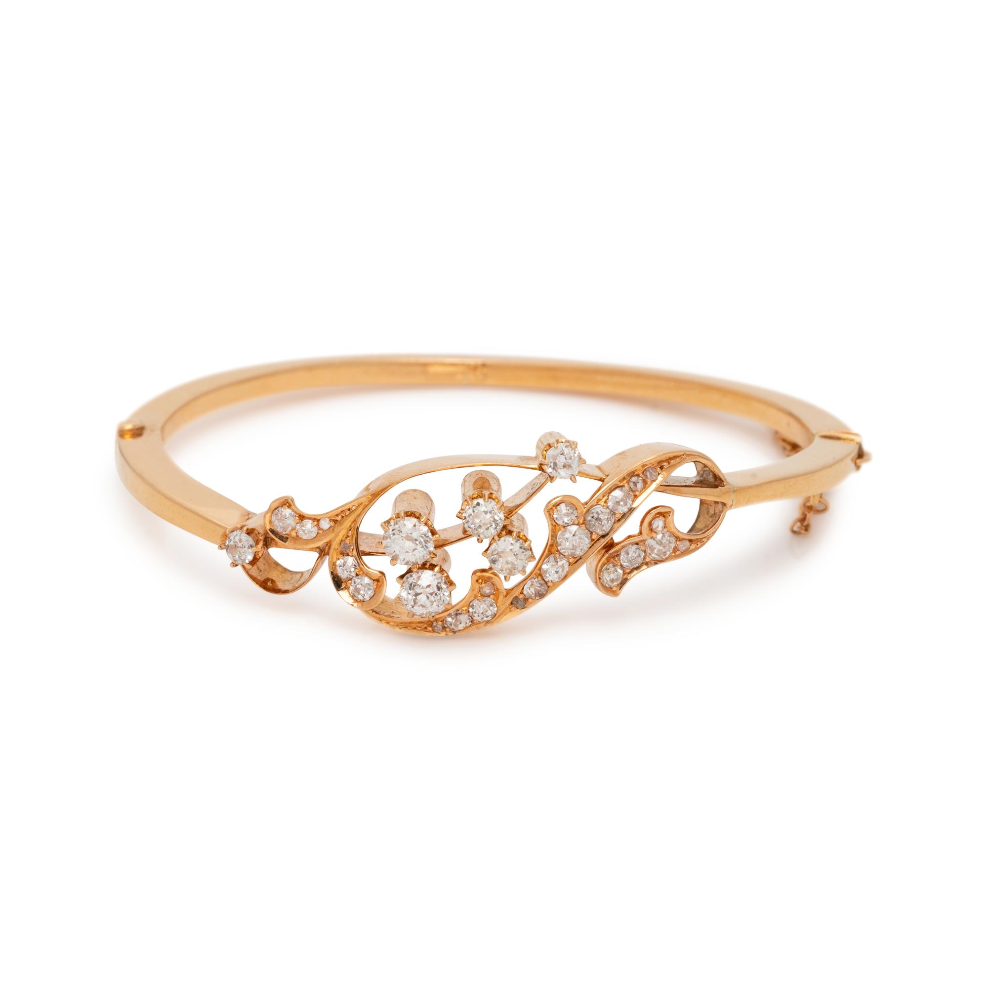 YELLOW GOLD AND DIAMOND BANGLE BRACELET