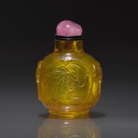 An Imperial Chinese Carved Yellow Glass Snuff Bottle, Qing Dynasty, Circa 1725-1800 — 1725-1800年 御製黃料黃蜀葵紋鼻煙壺