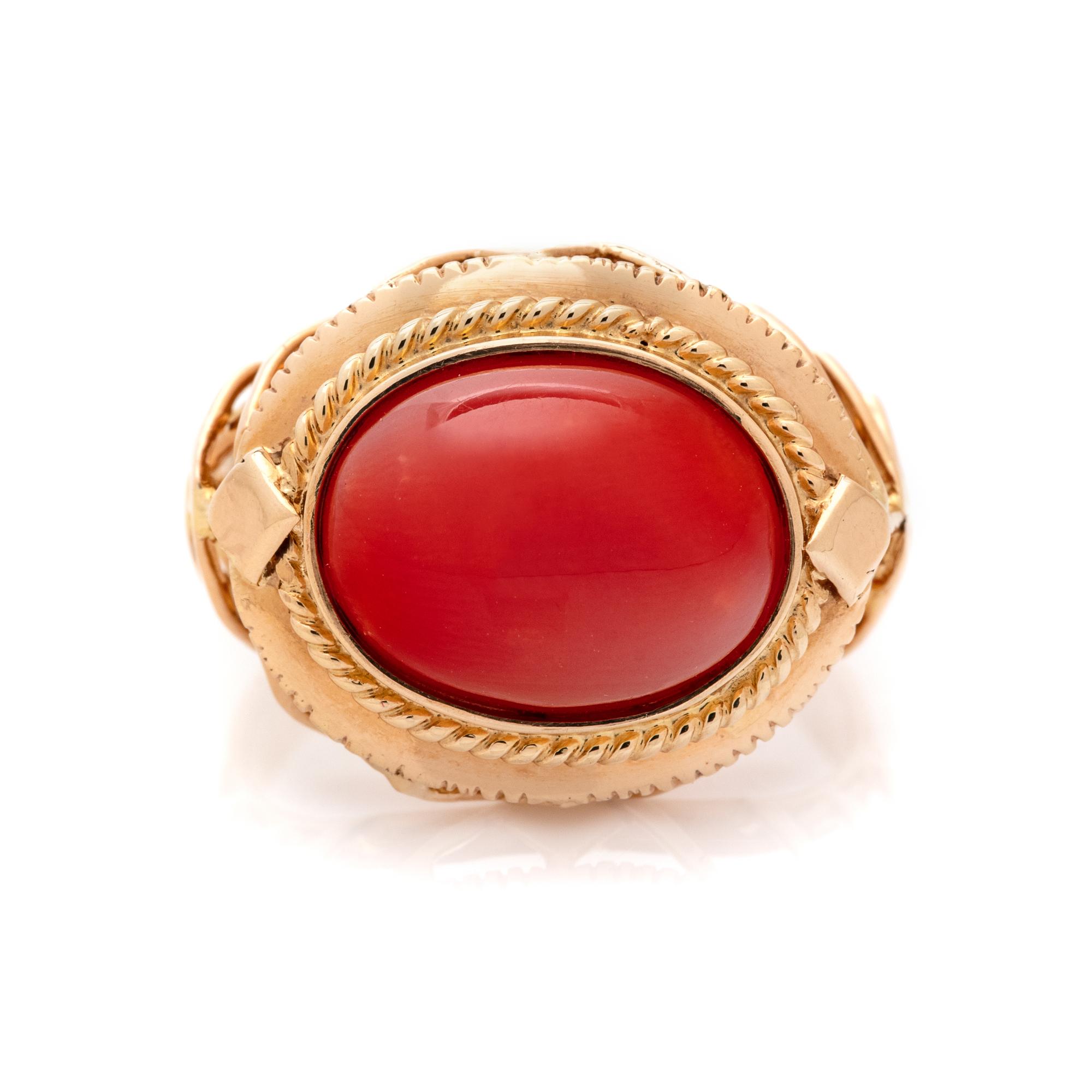 YELLOW GOLD AND CORAL RING