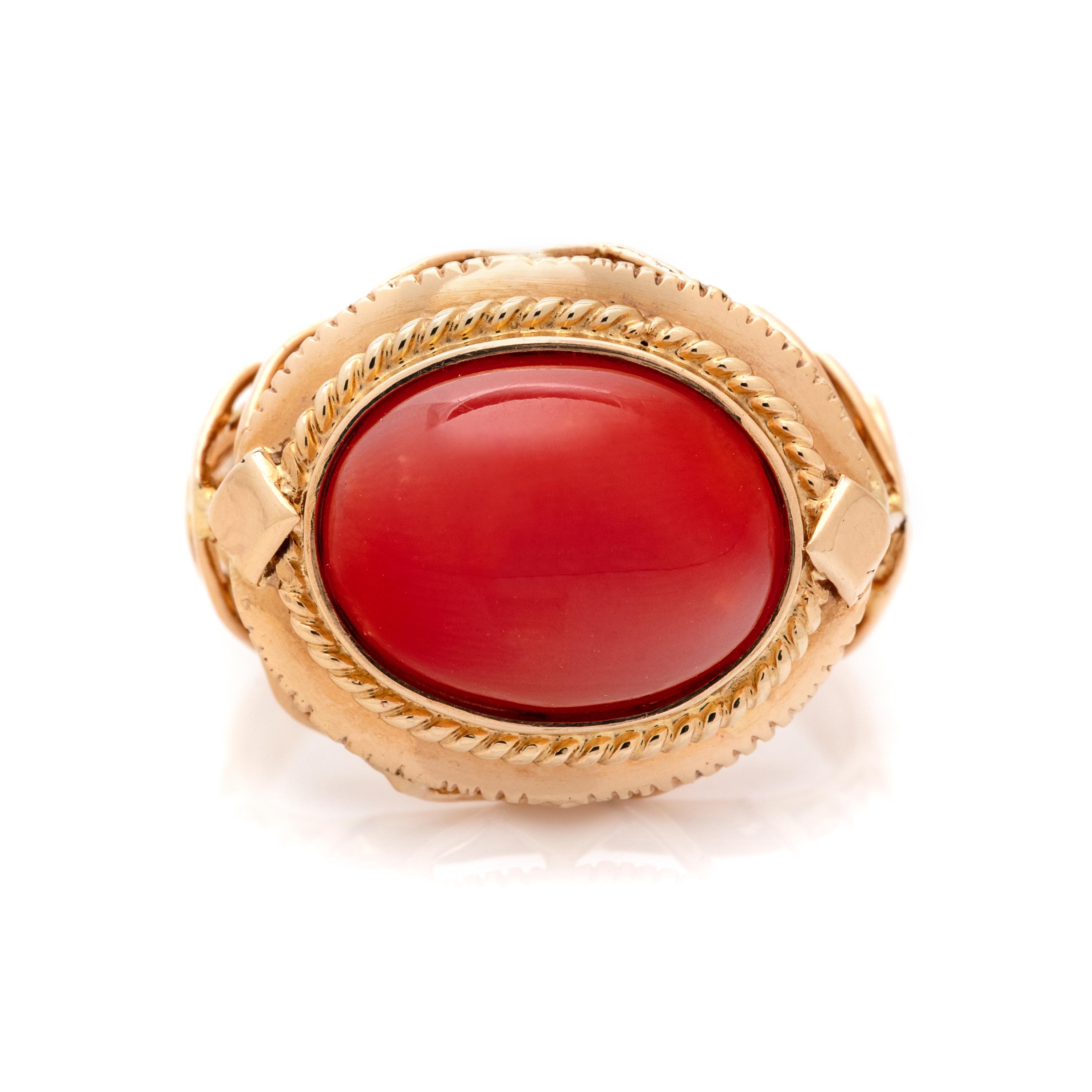 YELLOW GOLD AND CORAL RING