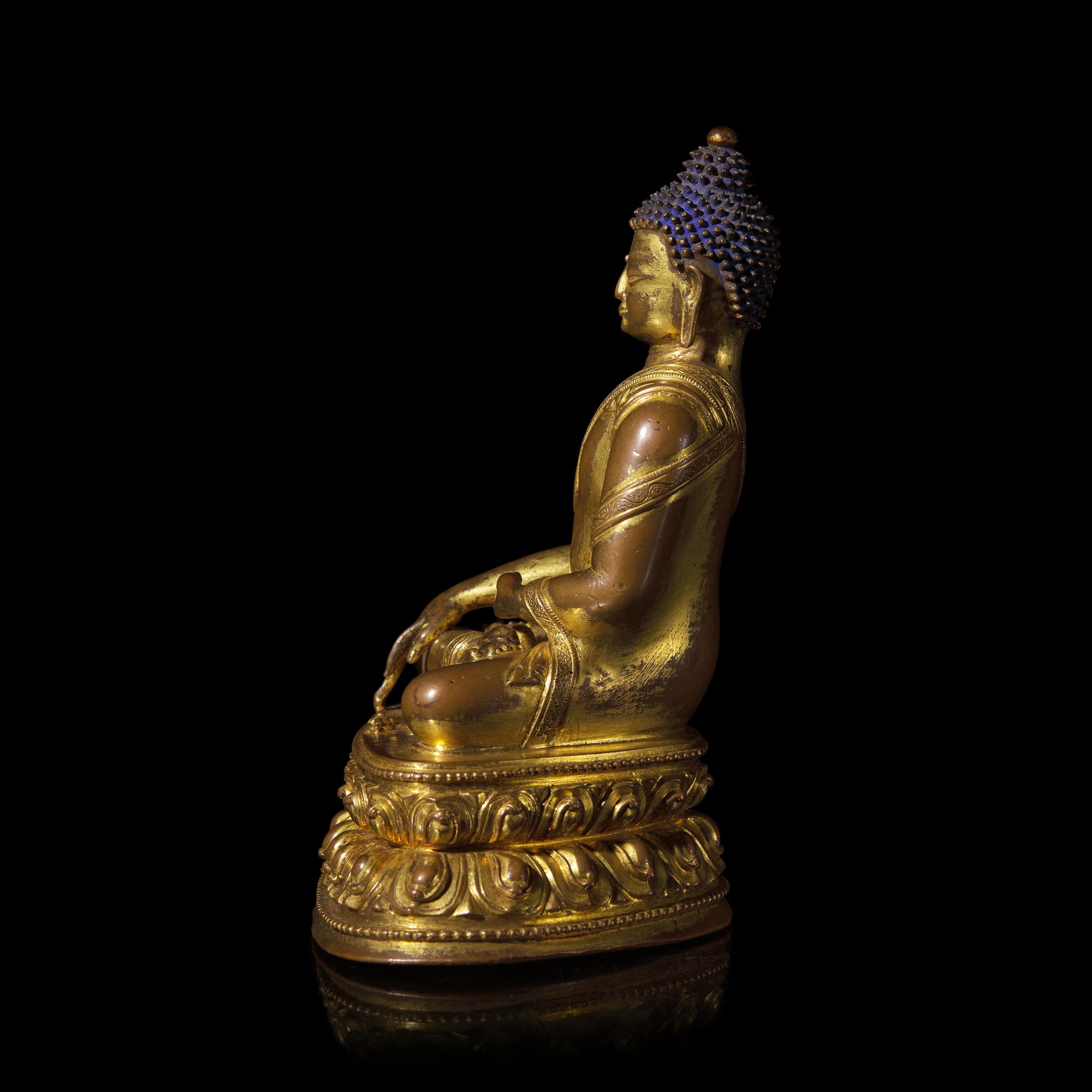 A Tibetan Gilt Copper Alloy Figure of Seated Akshobya, 15th Century 十五世紀 藏傳銅合金阿閦佛